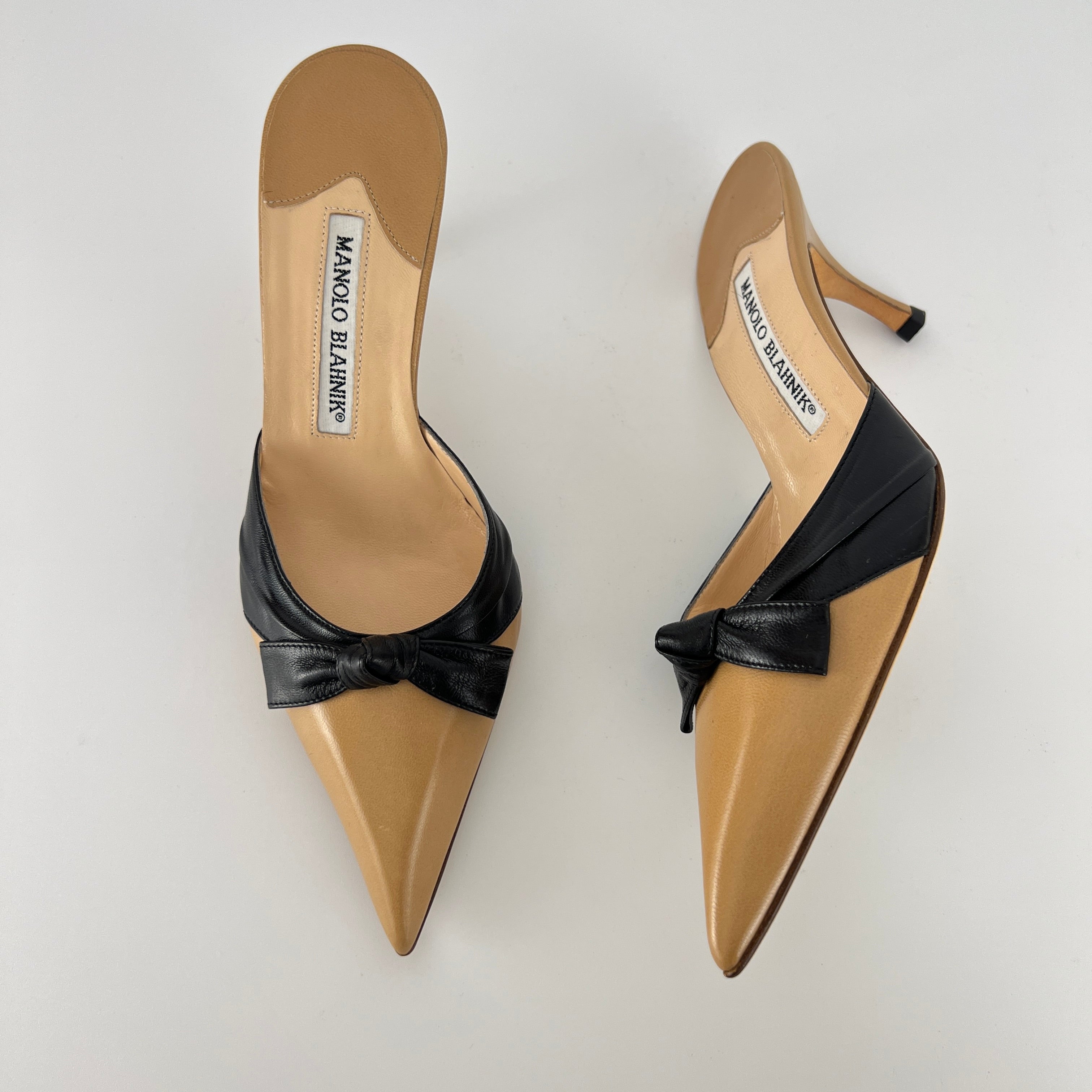 Manolo Blahnik | Beige Black Leather Knot Bow Pointed Toe Slide Mules (35.5)