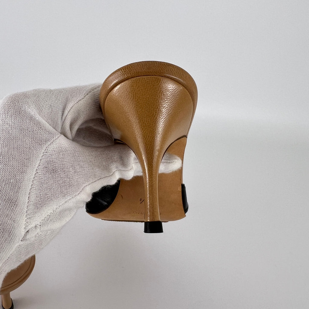 Manolo Blahnik | Beige Black Leather Knot Bow Pointed Toe Slide Mules (35.5)
