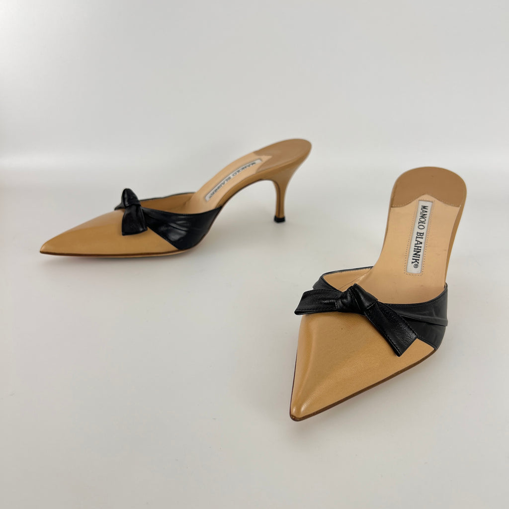 Manolo Blahnik | Beige Black Leather Knot Bow Pointed Toe Slide Mules (35.5)