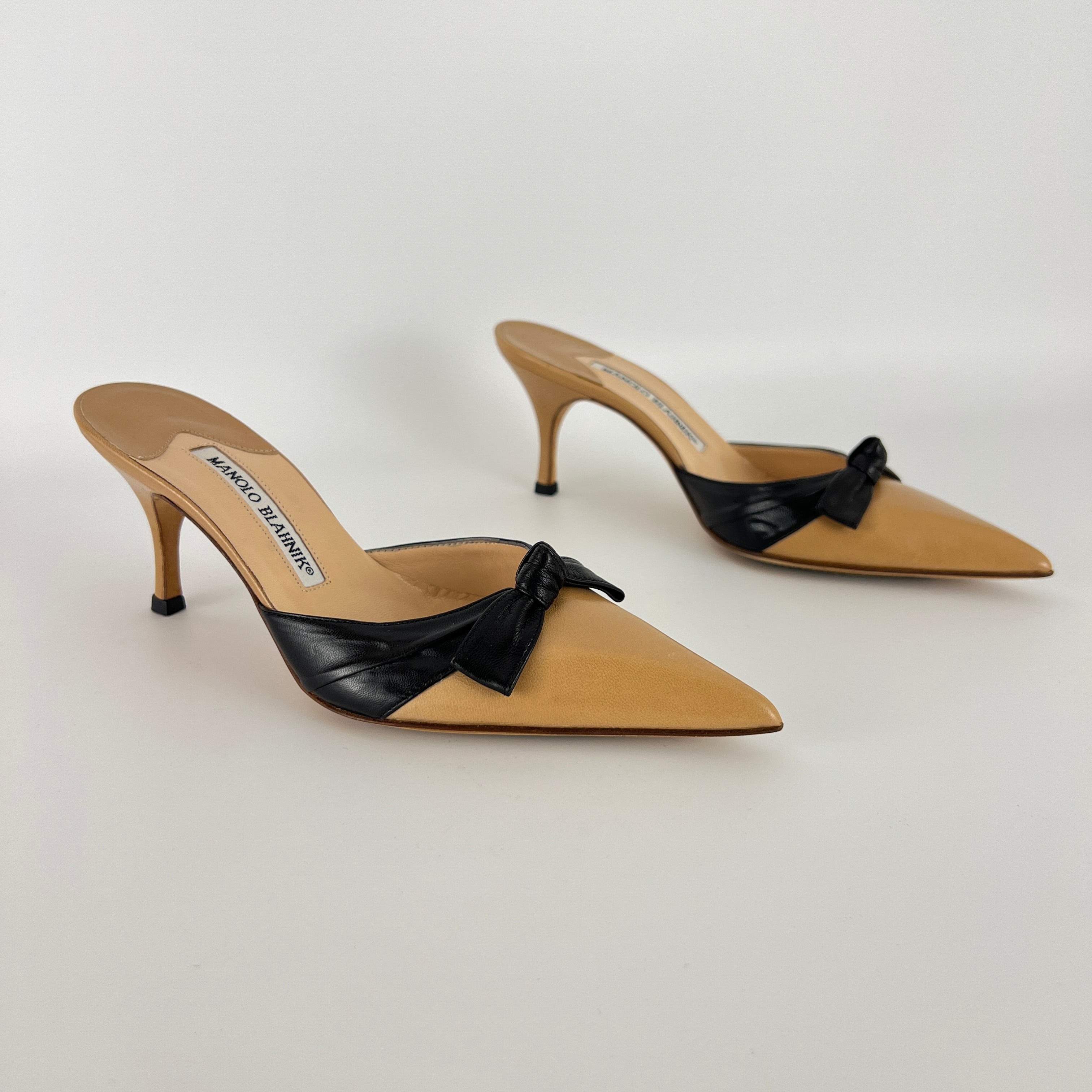 Manolo Blahnik | Beige Black Leather Knot Bow Pointed Toe Slide Mules (35.5)