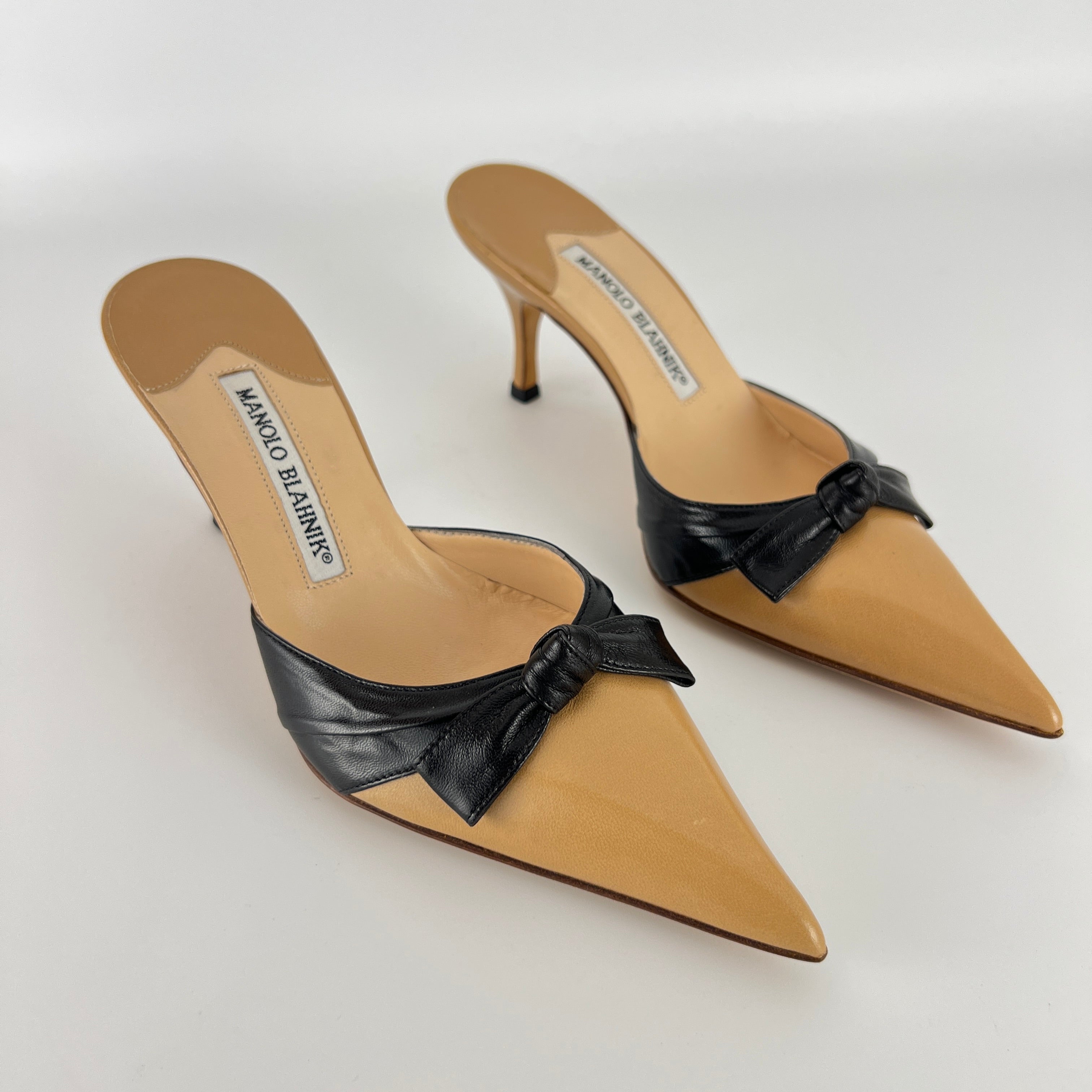 Manolo Blahnik | Beige Black Leather Knot Bow Pointed Toe Slide Mules (35.5)