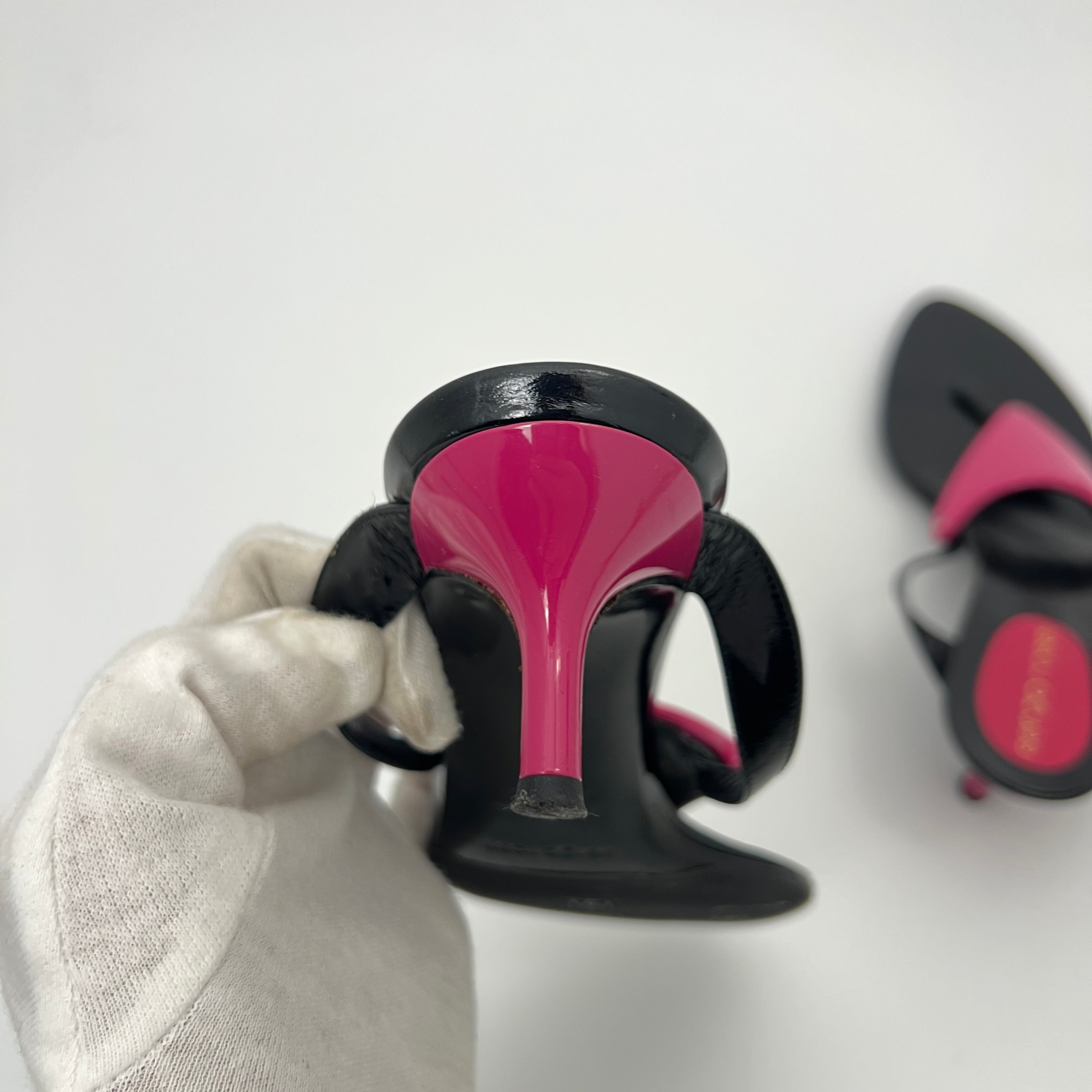 Sergio Rossi | Black Leather Pink Triangle Thong Flip Flop Kitten Heels (35.5)