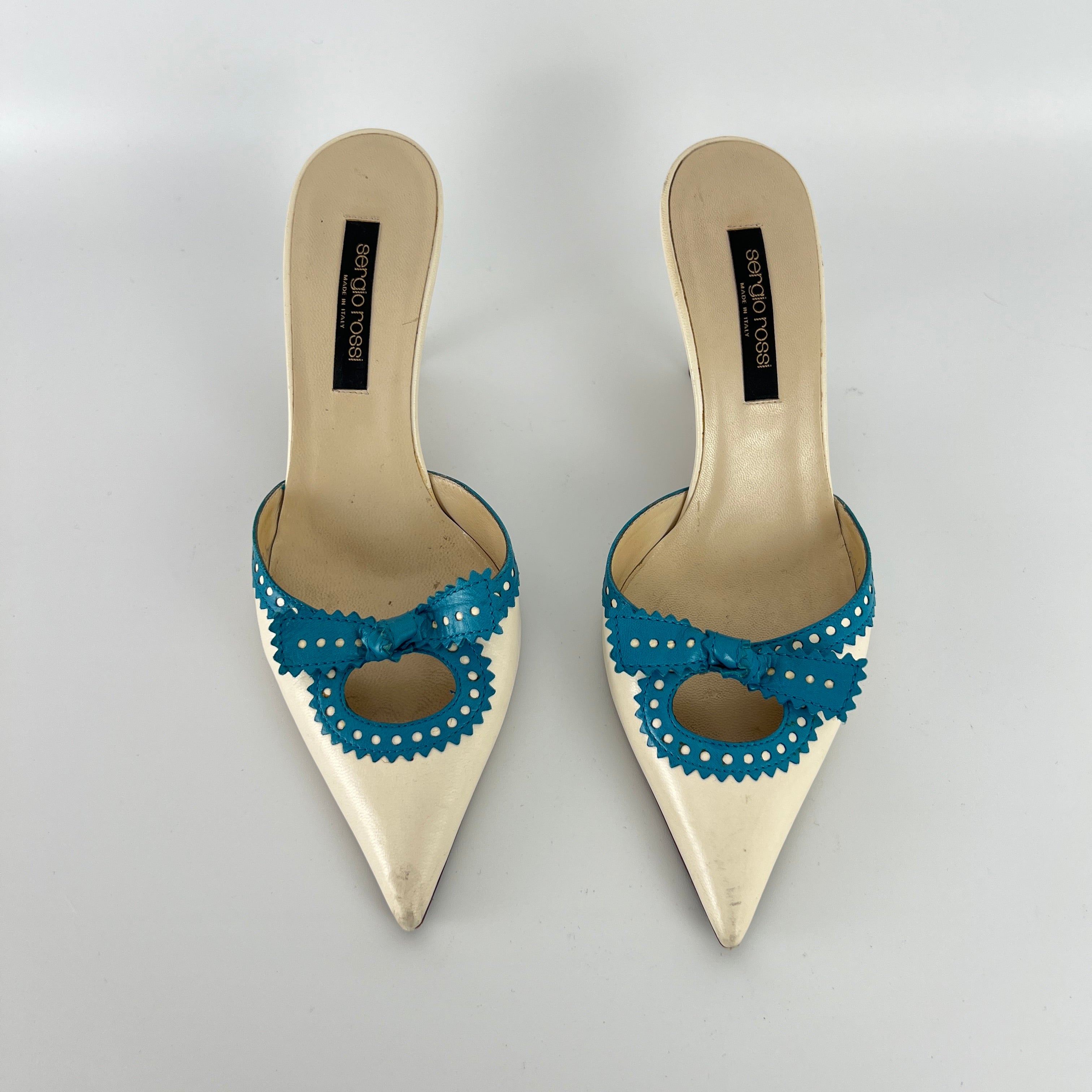 Sergio Rossi | White Cream Leather Blue Bow Pointed Toe Slide Mules (35)