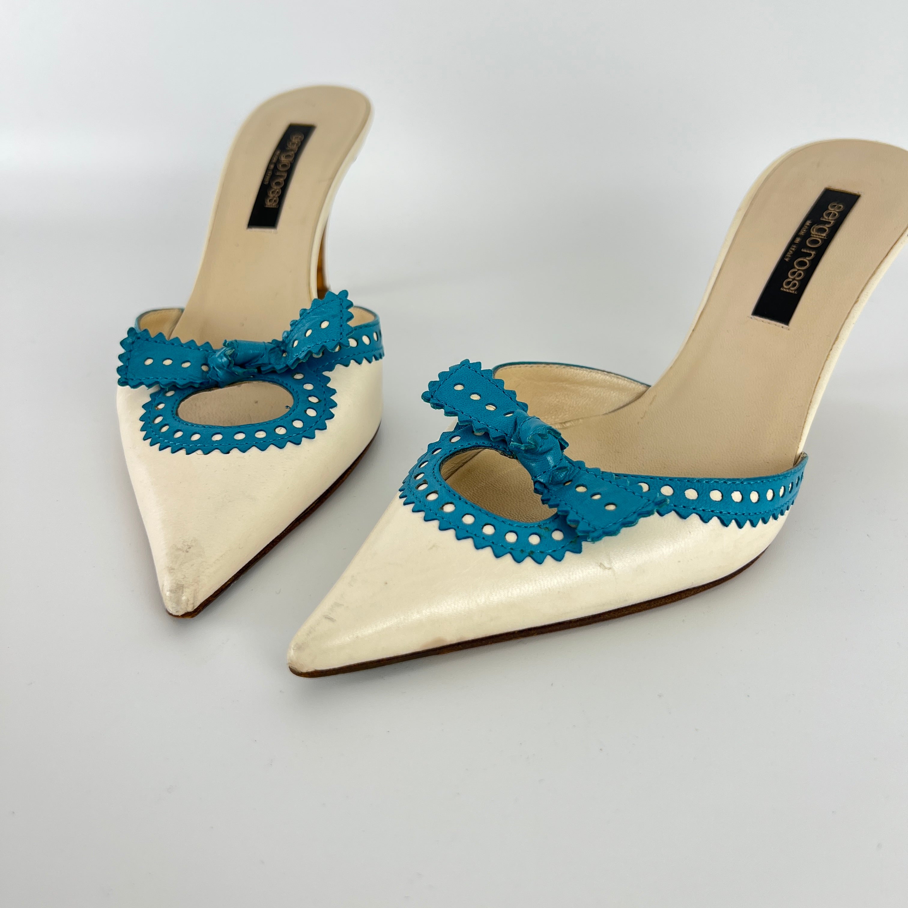 Sergio Rossi | White Cream Leather Blue Bow Pointed Toe Slide Mules (35)