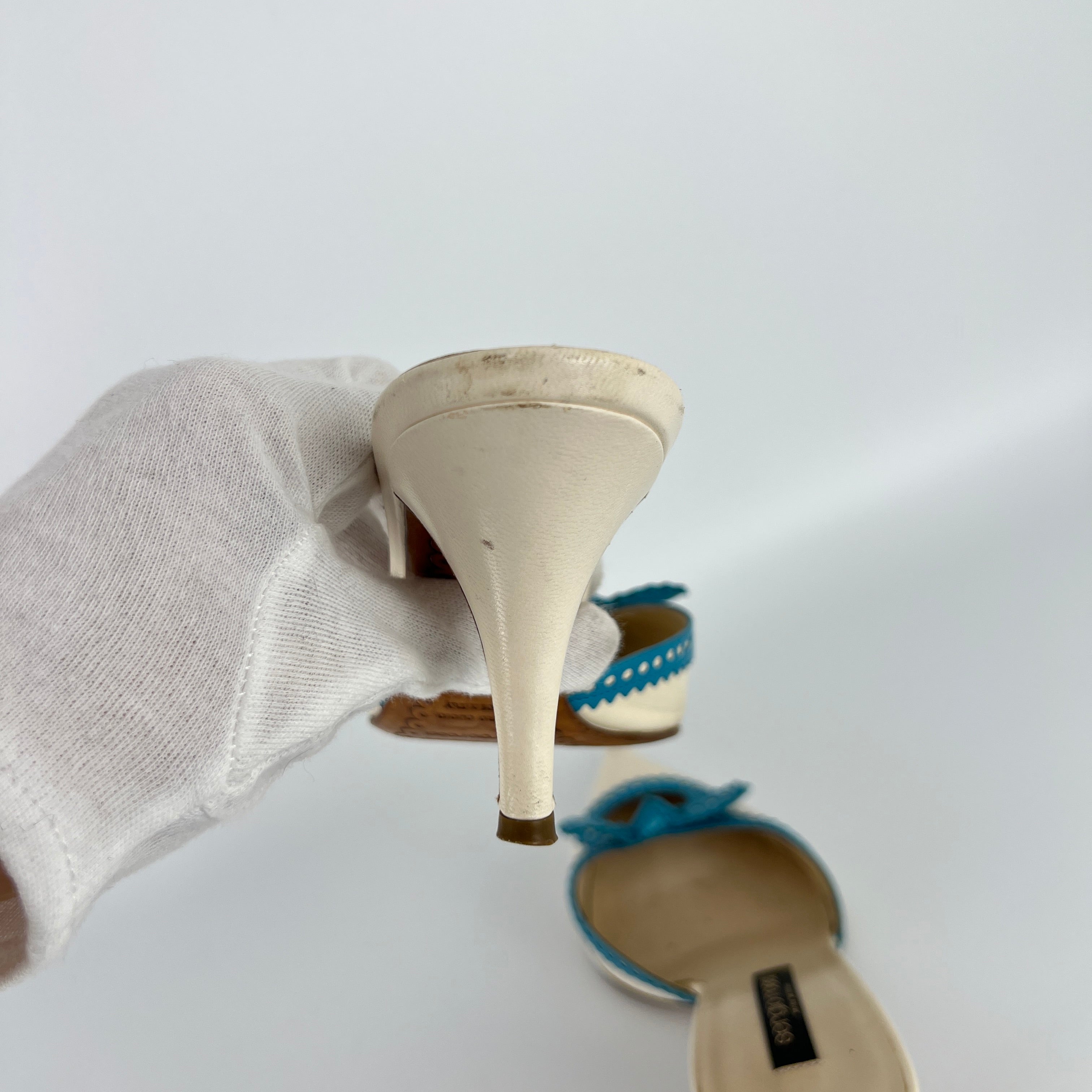 Sergio Rossi | White Cream Leather Blue Bow Pointed Toe Slide Mules (35)