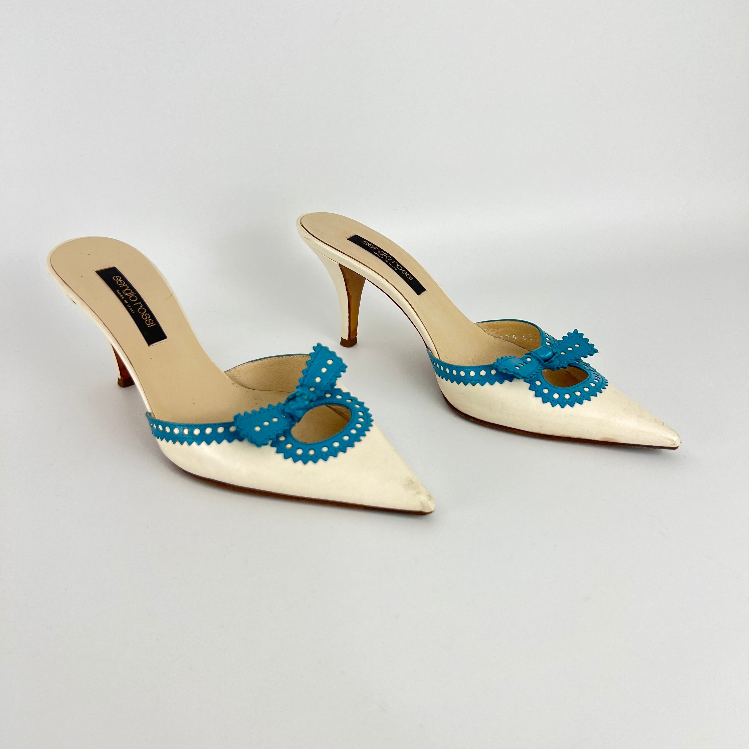 Sergio Rossi | White Cream Leather Blue Bow Pointed Toe Slide Mules (35)