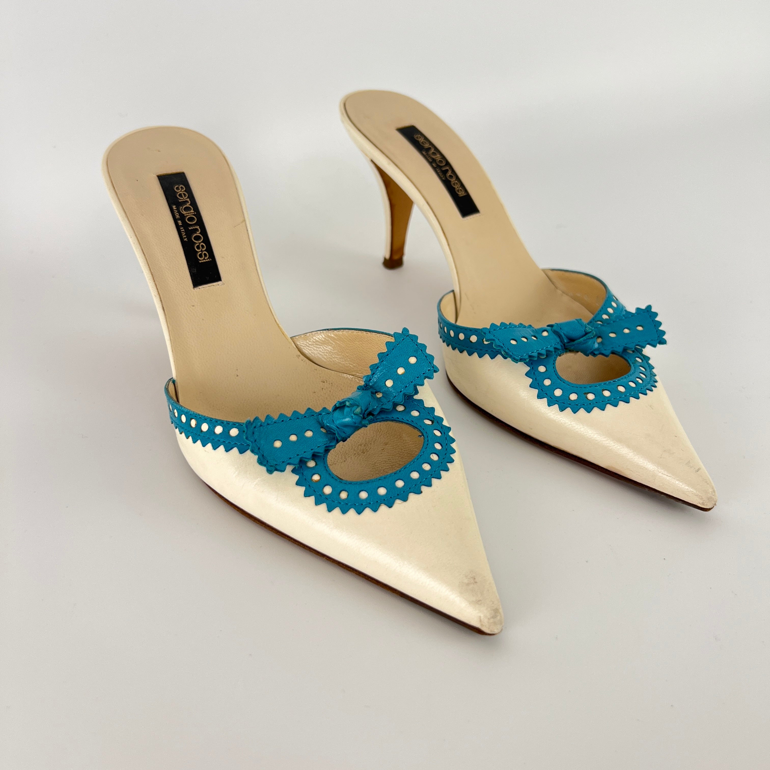 Sergio Rossi | White Cream Leather Blue Bow Pointed Toe Slide Mules (35)