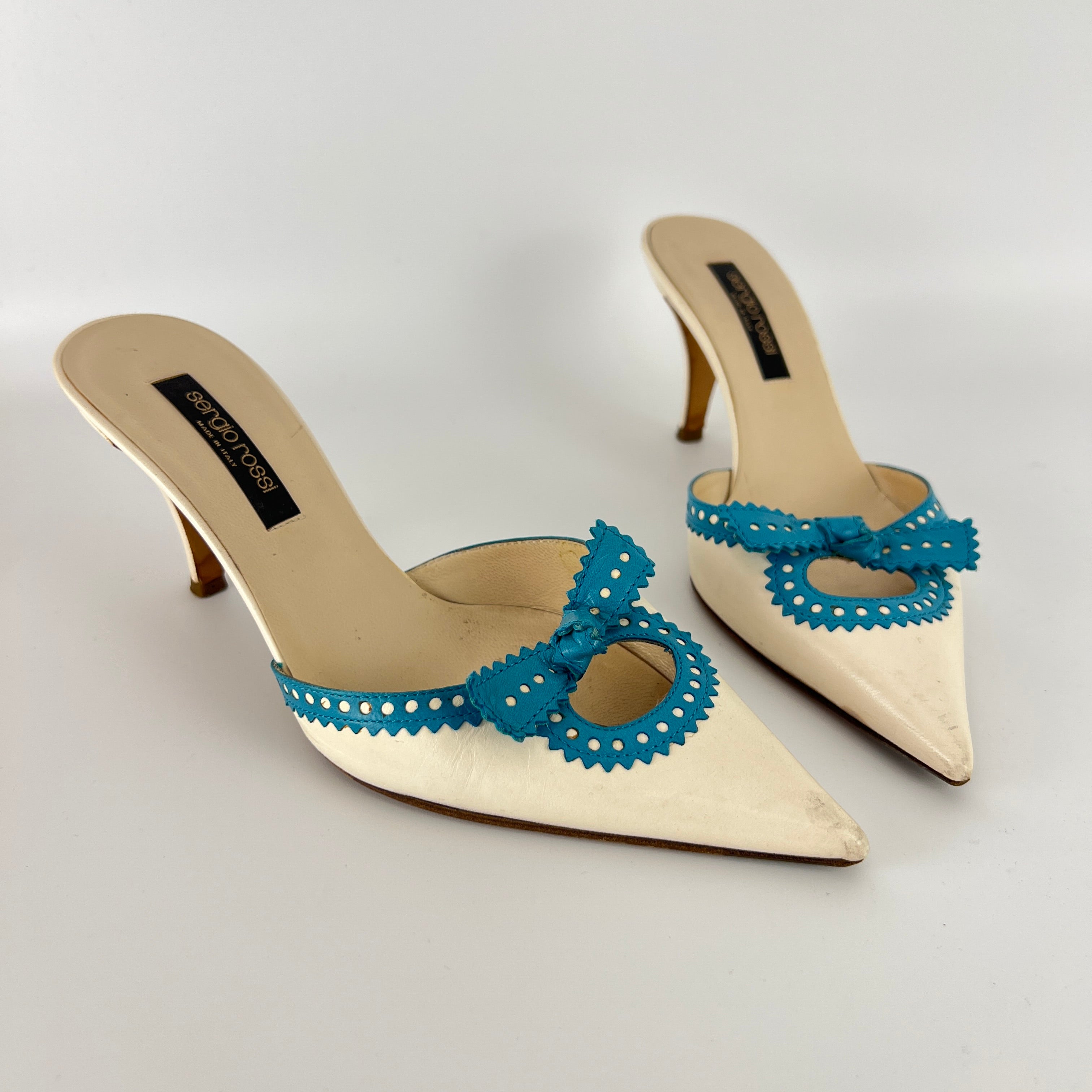 Sergio Rossi | White Cream Leather Blue Bow Pointed Toe Slide Mules (35)