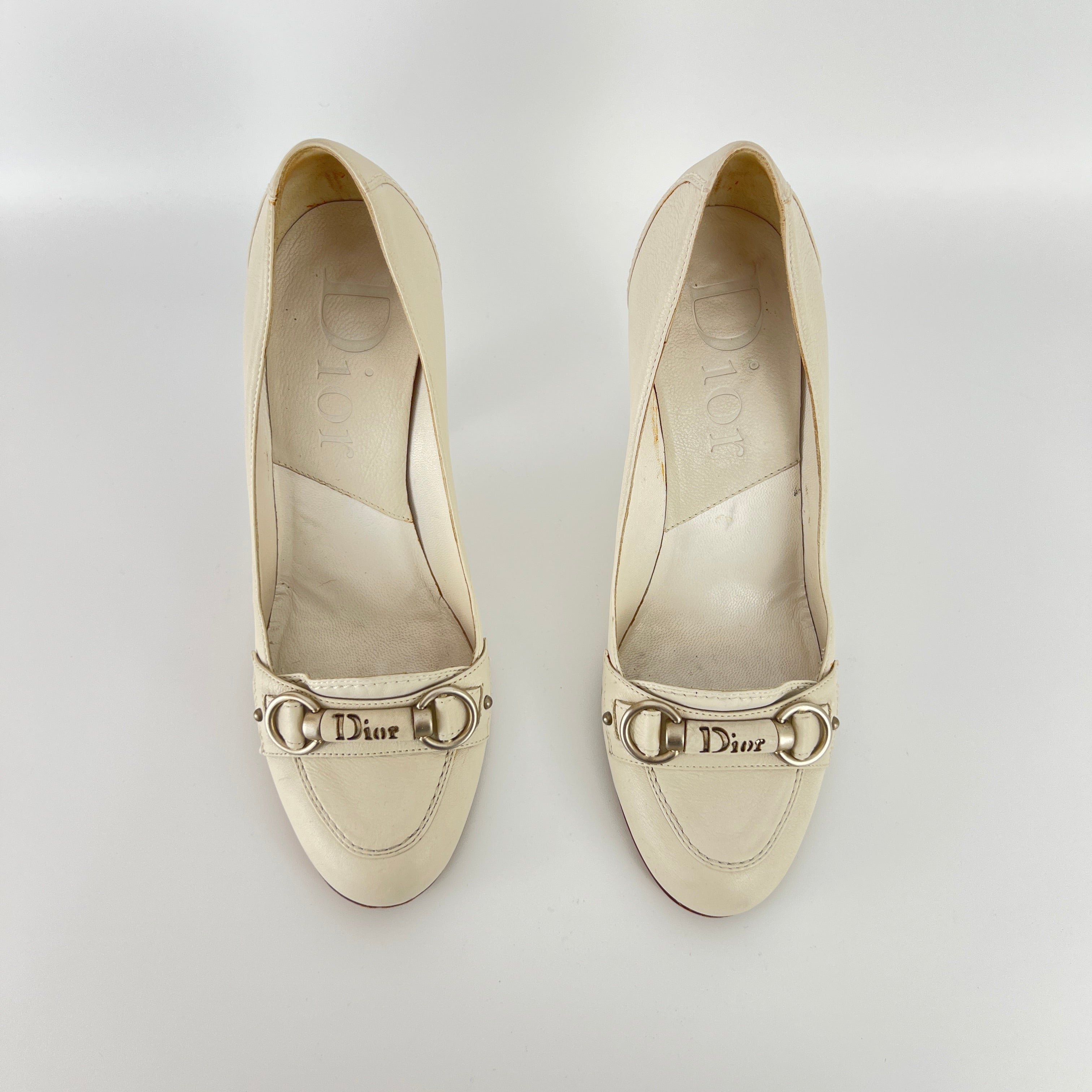 Dior | Vintage Galliano Era White Cream Leather Logo Horse Bit Pumps (35.5)