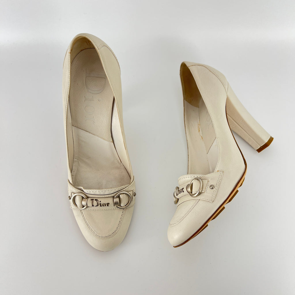 Dior | Vintage Galliano Era White Cream Leather Logo Horse Bit Pumps (35.5)