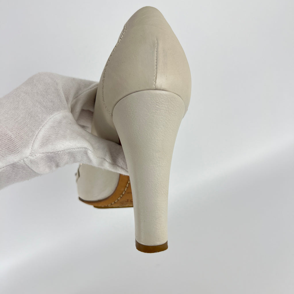 Dior | Vintage Galliano Era White Cream Leather Logo Horse Bit Pumps (35.5)