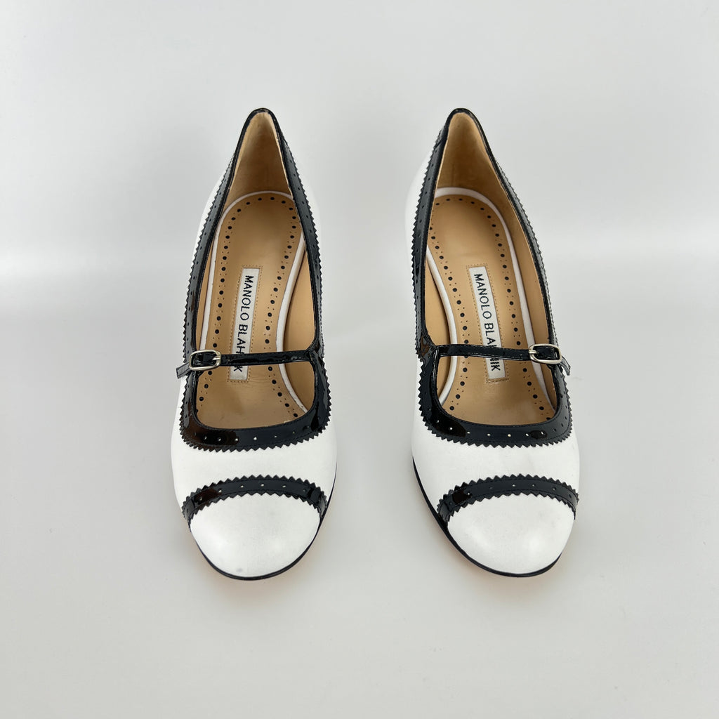 Manolo Blahnik | White Black Leather Brogue Trim Buckle Strap Pumps (34.5)