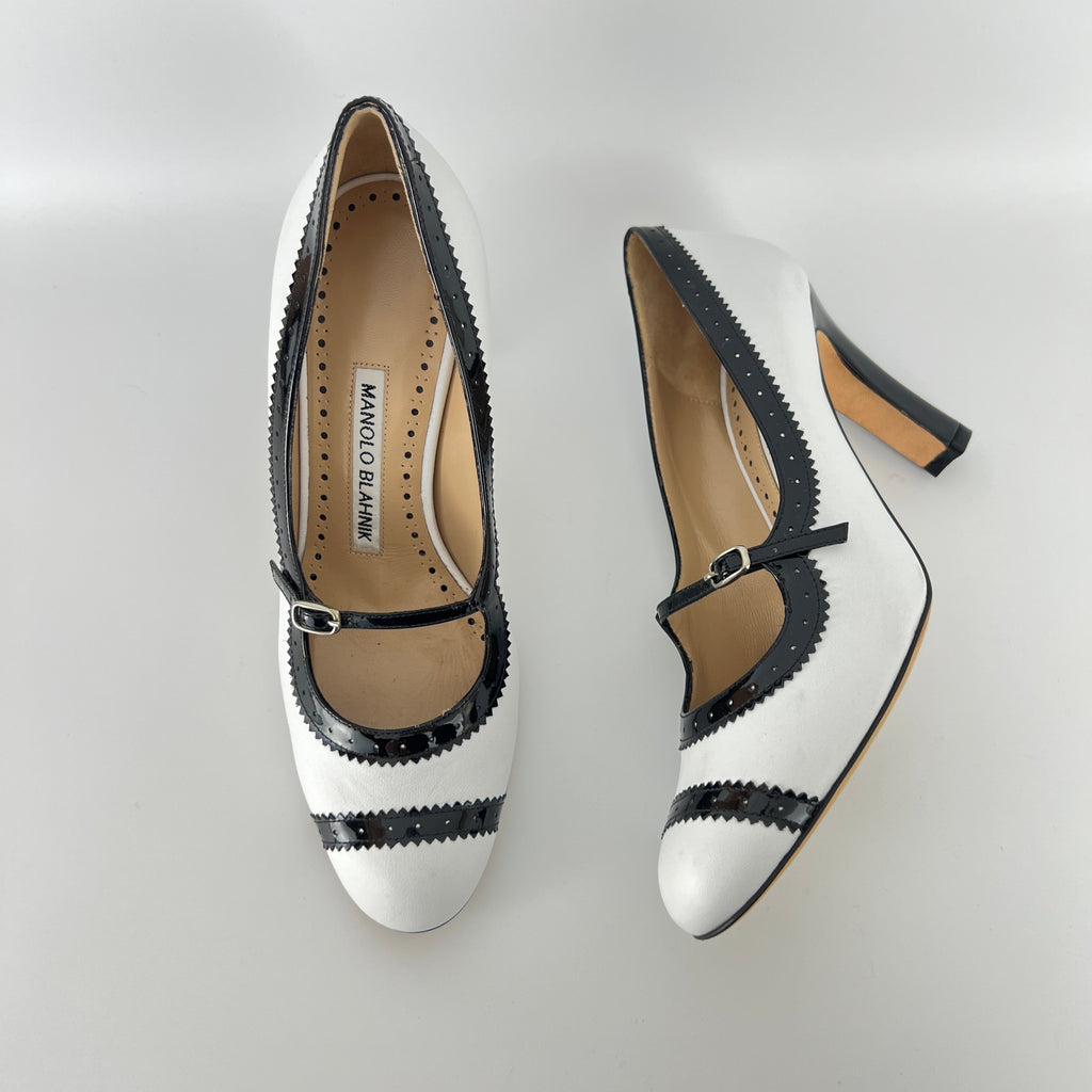 Manolo Blahnik | White Black Leather Brogue Trim Buckle Strap Pumps (34.5)