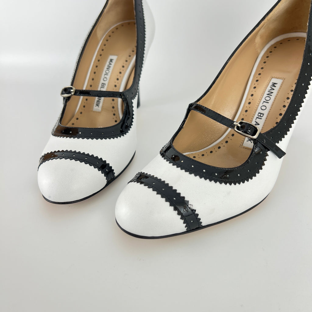 Manolo Blahnik | White Black Leather Brogue Trim Buckle Strap Pumps (34.5)