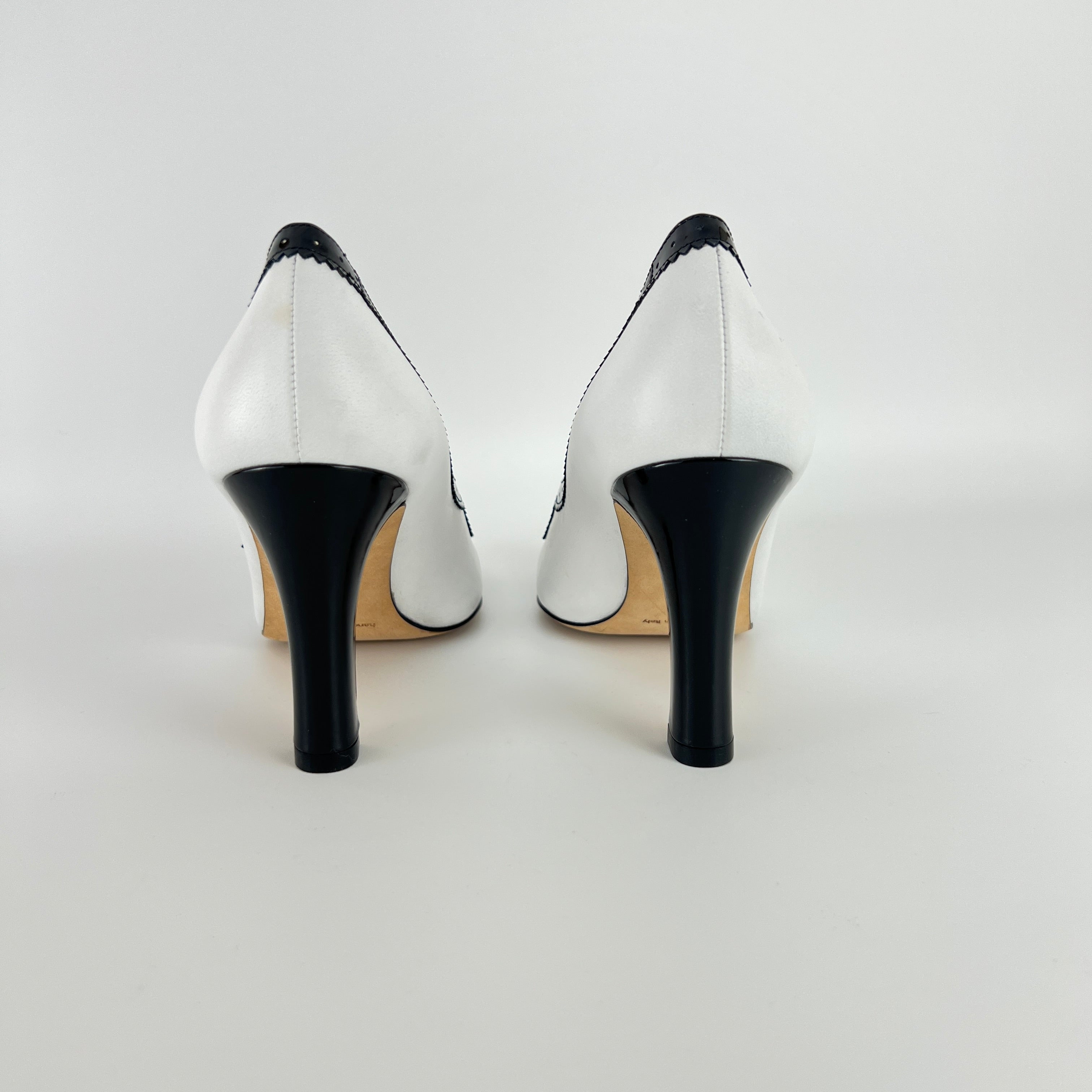 Manolo Blahnik | White Black Leather Brogue Trim Buckle Strap Pumps (34.5)