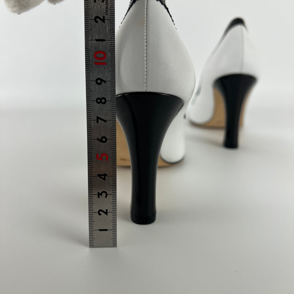 Manolo Blahnik | White Black Leather Brogue Trim Buckle Strap Pumps (34.5)