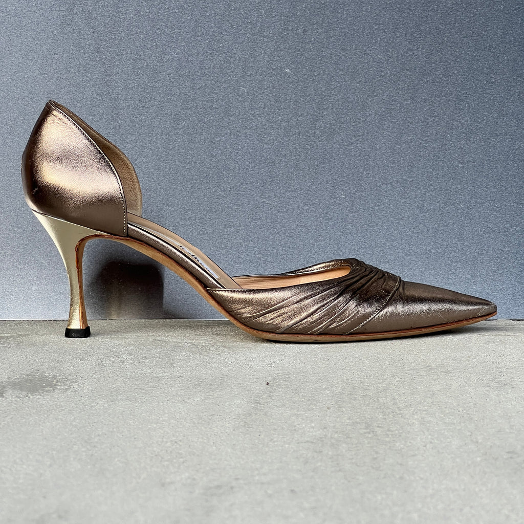 Manolo Blahnik | Metallic Silver Pointed Toe D'Orsay Pumps (39.5)