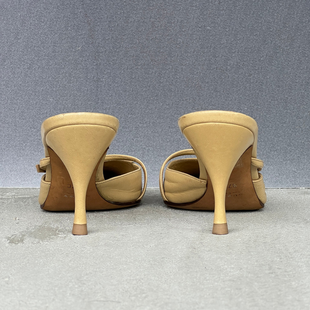 Gucci | Cruise 2001 Tom Ford Era Tan Leather Pointed Toe Slide Mules (37)