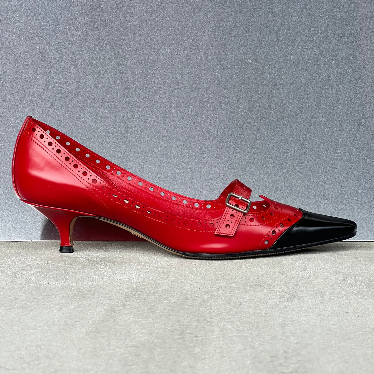 Dior | Spectadior Red Black Calf Leather Kitten Heel Pointed Brogue Pumps (37.5)