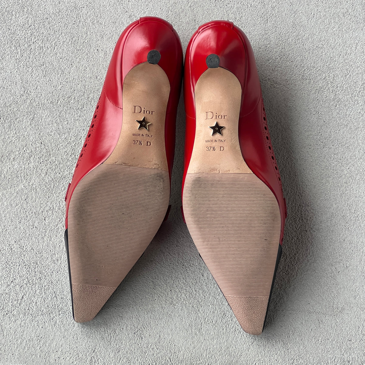 Dior | Spectadior Red Black Calf Leather Kitten Heel Pointed Brogue Pumps (37.5)