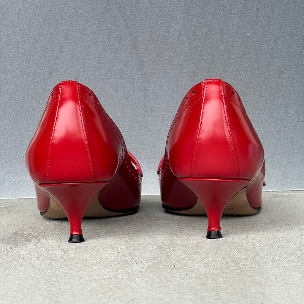 Dior | Spectadior Red Black Calf Leather Kitten Heel Pointed Brogue Pumps (37.5)