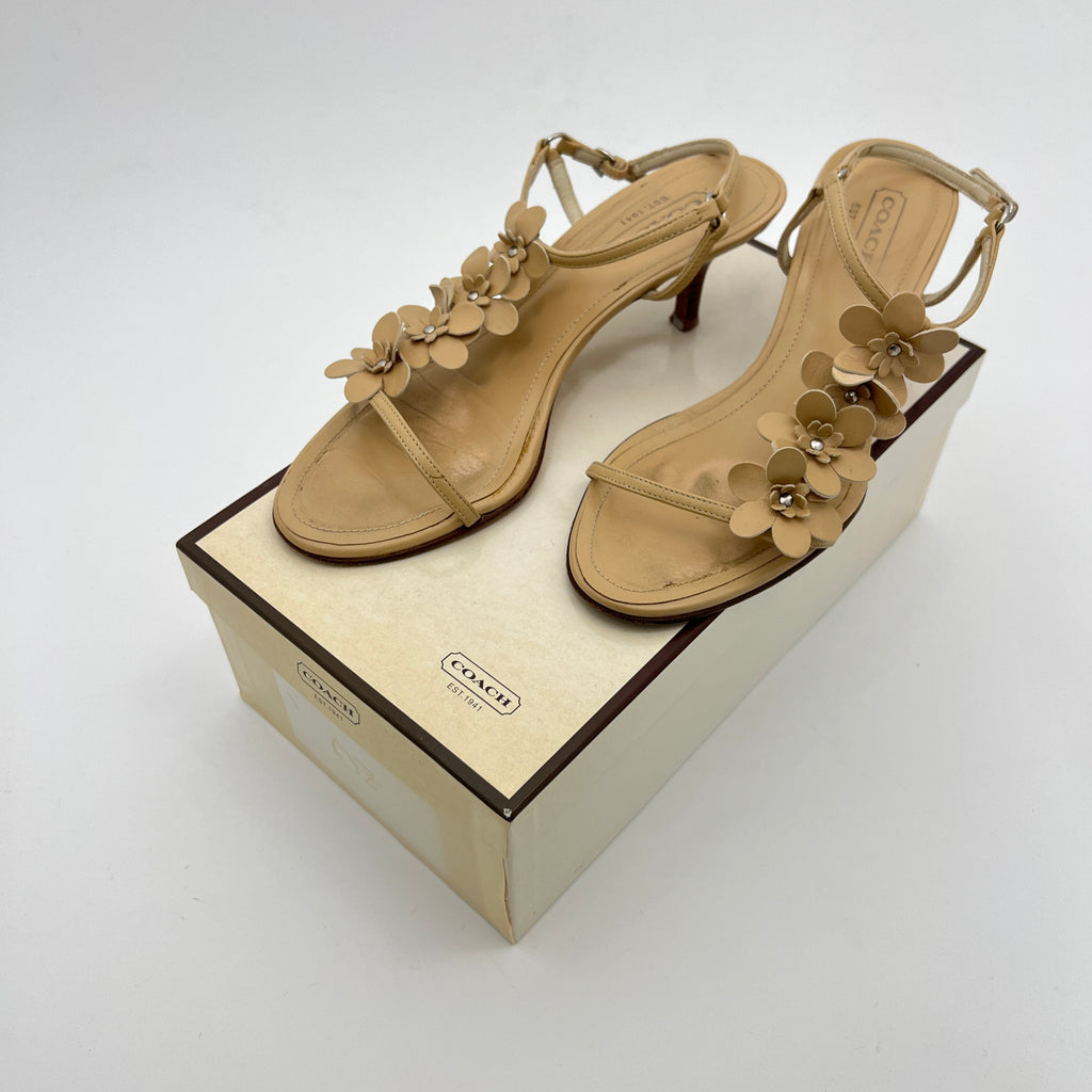 Coach | Kelly Camel Leather Flower Beige Sandal Heels (7, 37)