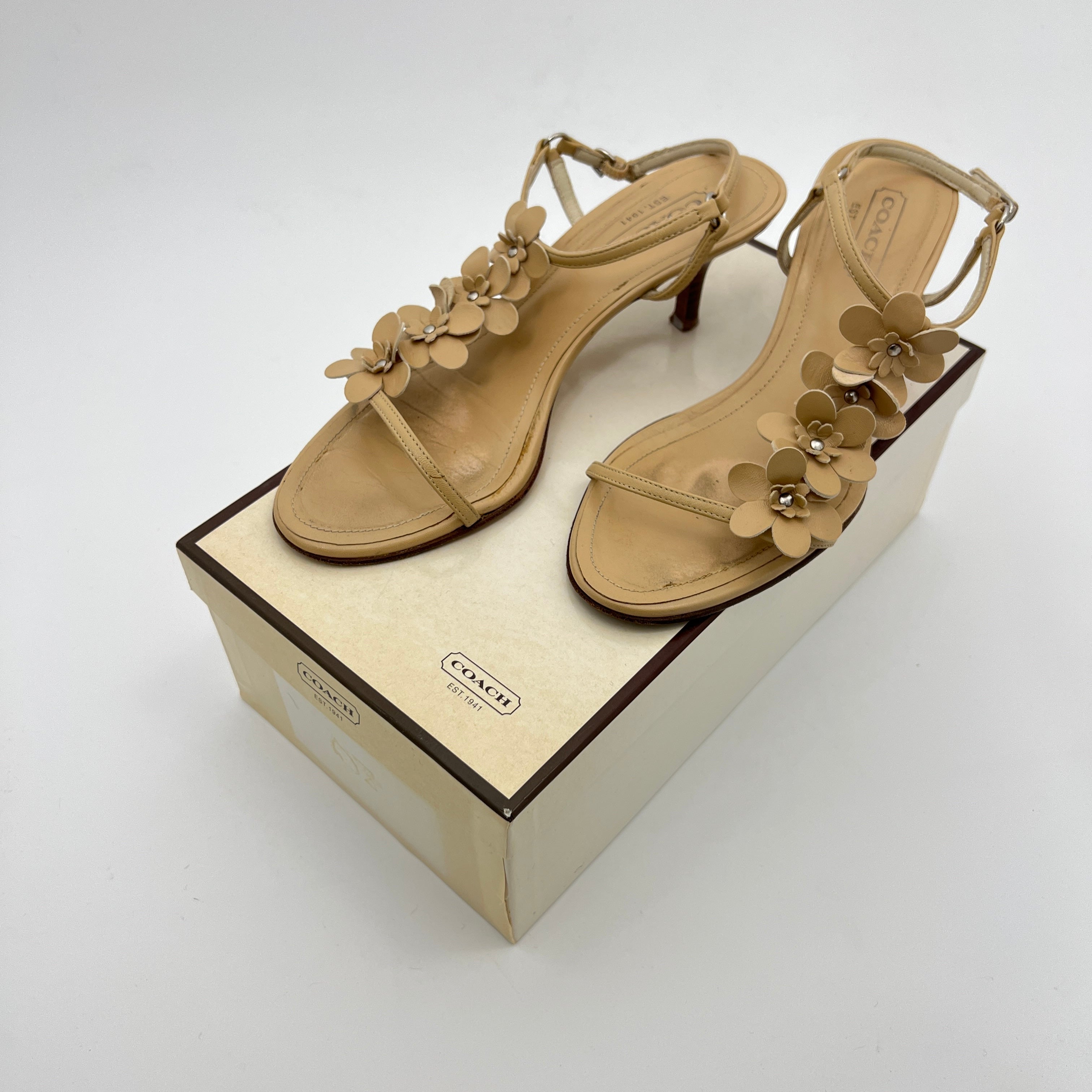 Coach | Kelly Camel Leather Flower Beige Sandal Heels (7, 37)