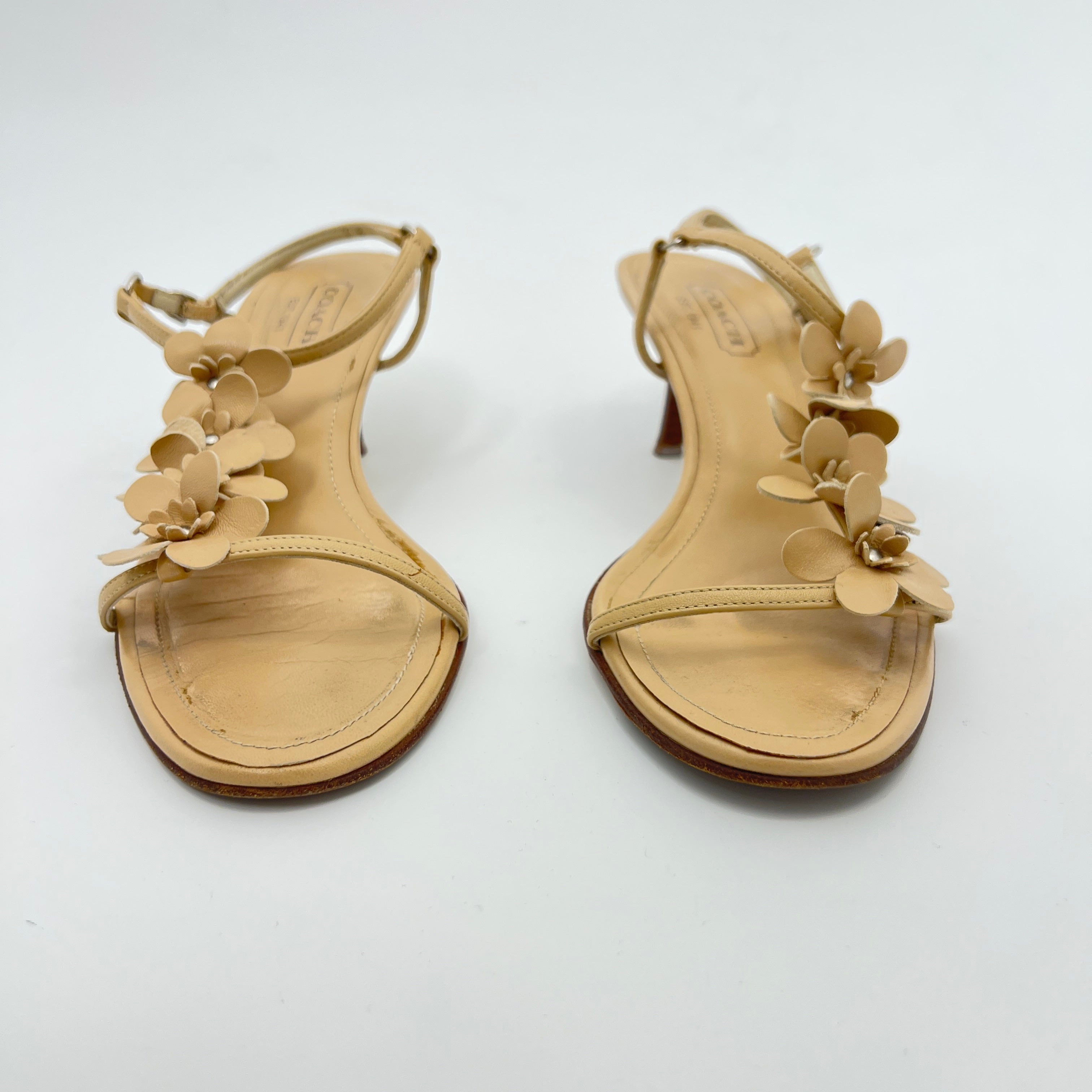 Coach | Kelly Camel Leather Flower Beige Sandal Heels (7, 37)