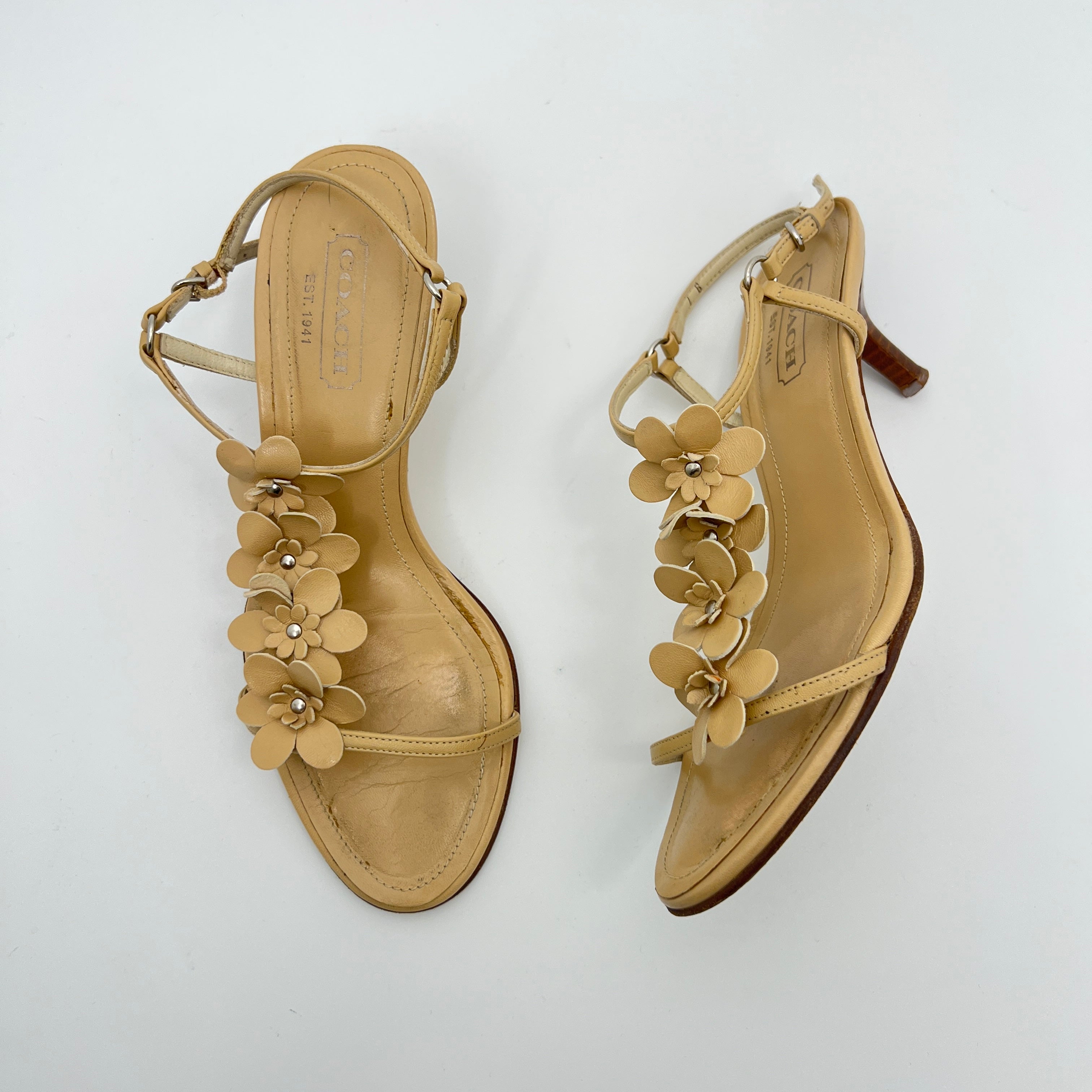 Coach | Kelly Camel Leather Flower Beige Sandal Heels (7, 37)