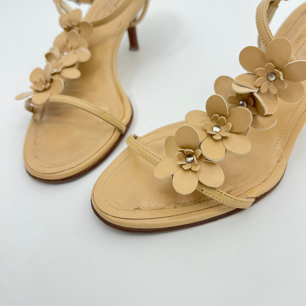 Coach | Kelly Camel Leather Flower Beige Sandal Heels (7, 37)