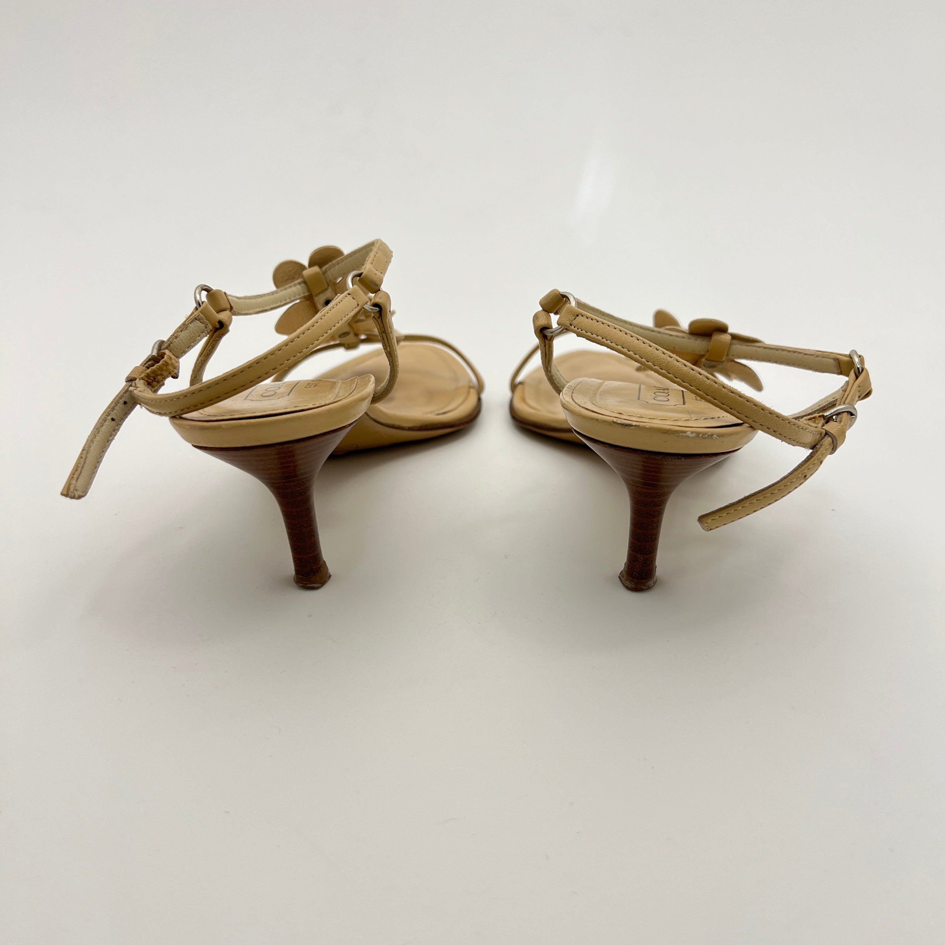 Coach | Kelly Camel Leather Flower Beige Sandal Heels (7, 37)