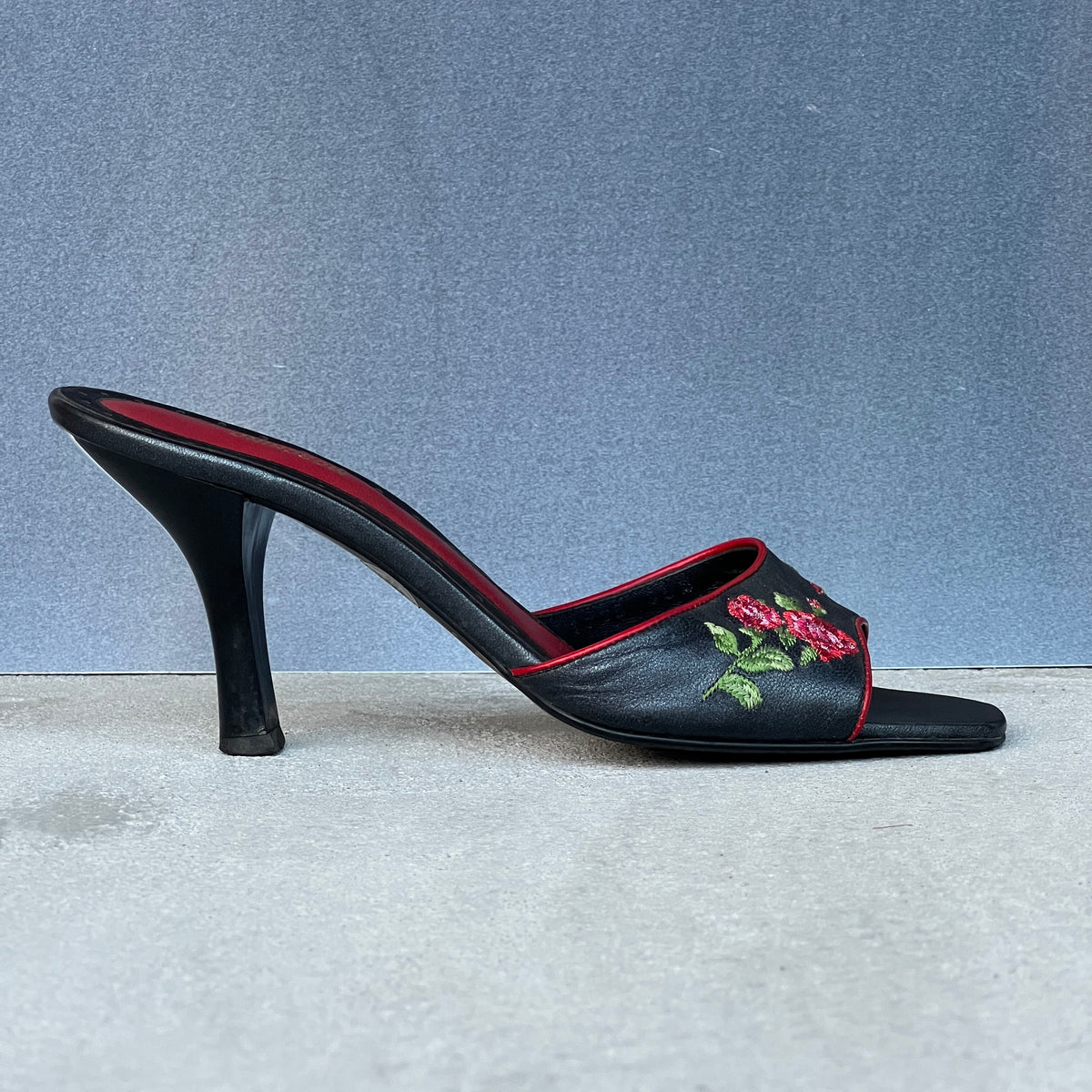 Moschino | Vintage Red Rose Embroidery Black Leather Slide Mules Rare (35.5)