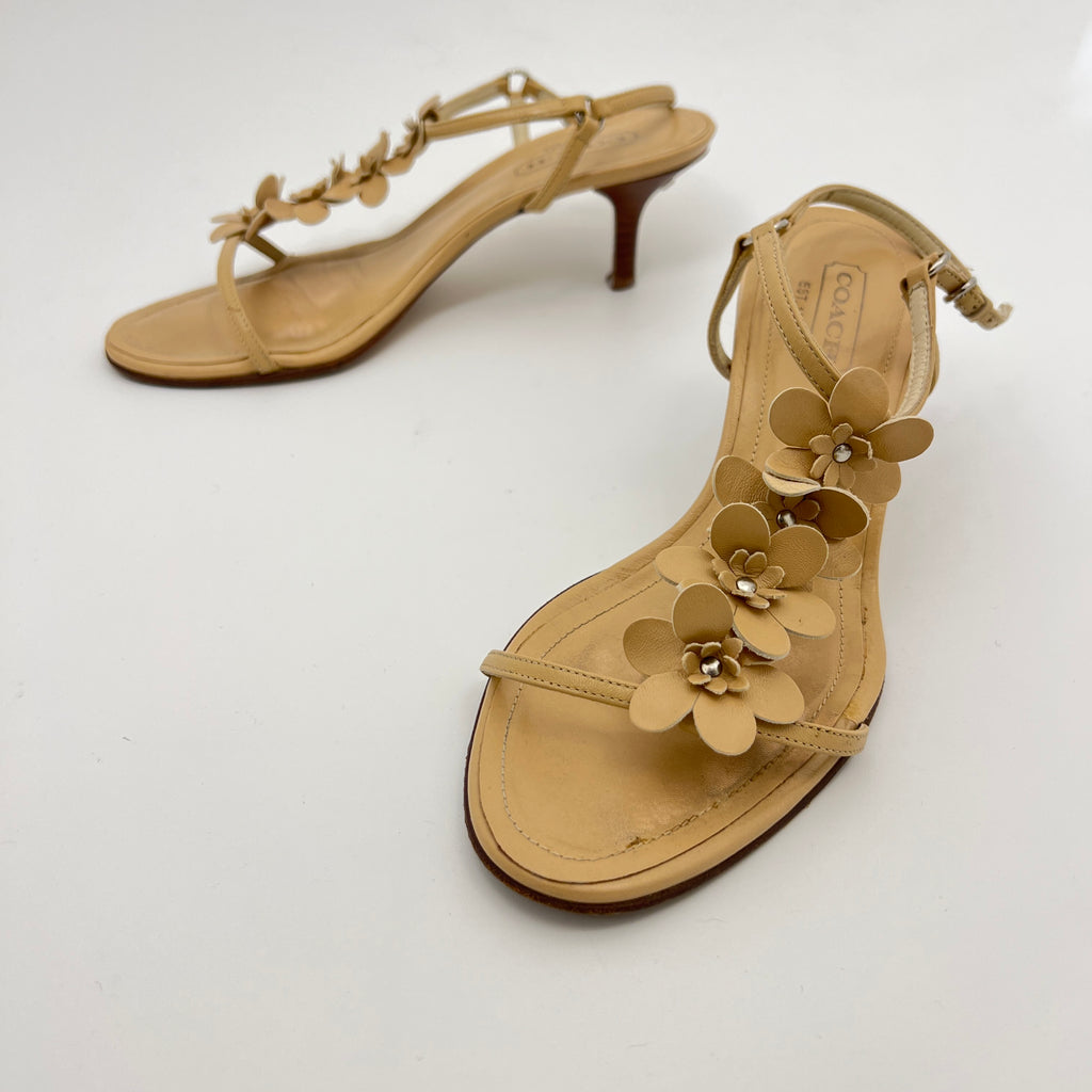 Coach | Kelly Camel Leather Flower Beige Sandal Heels (7, 37)