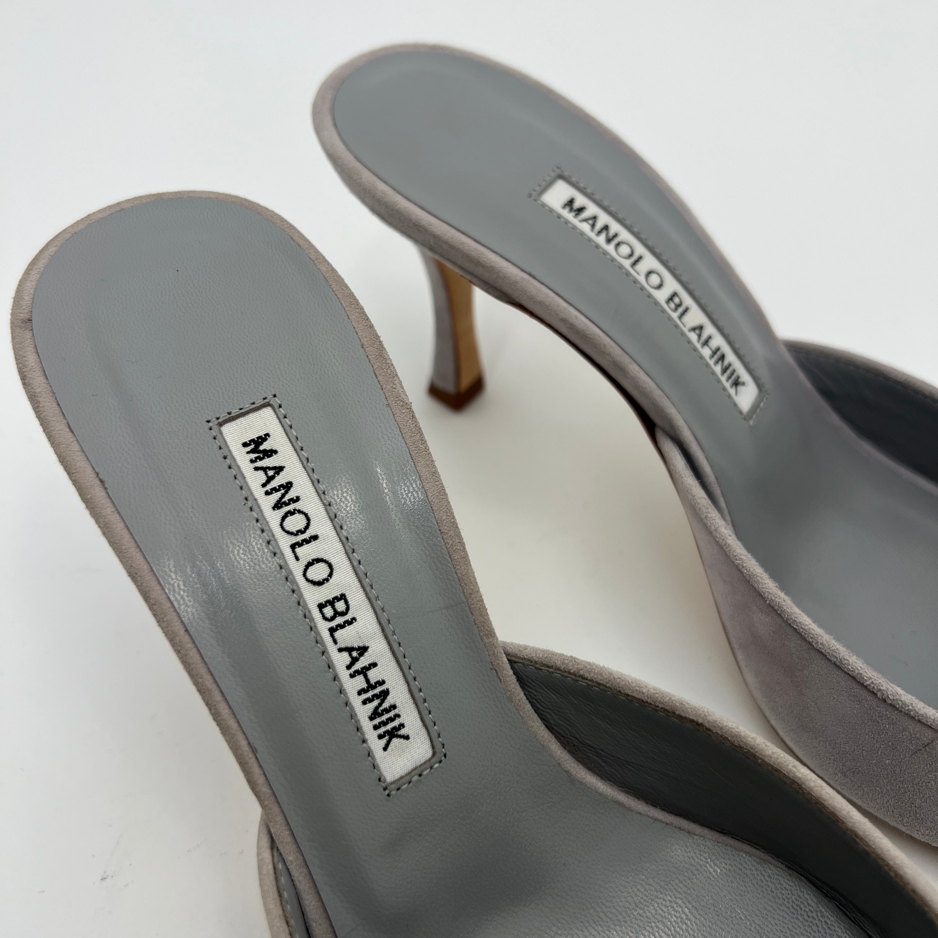Manolo Blahnik | Maysale 70 Flower Crystal Buckle Gray Suede Leather Mules (37)