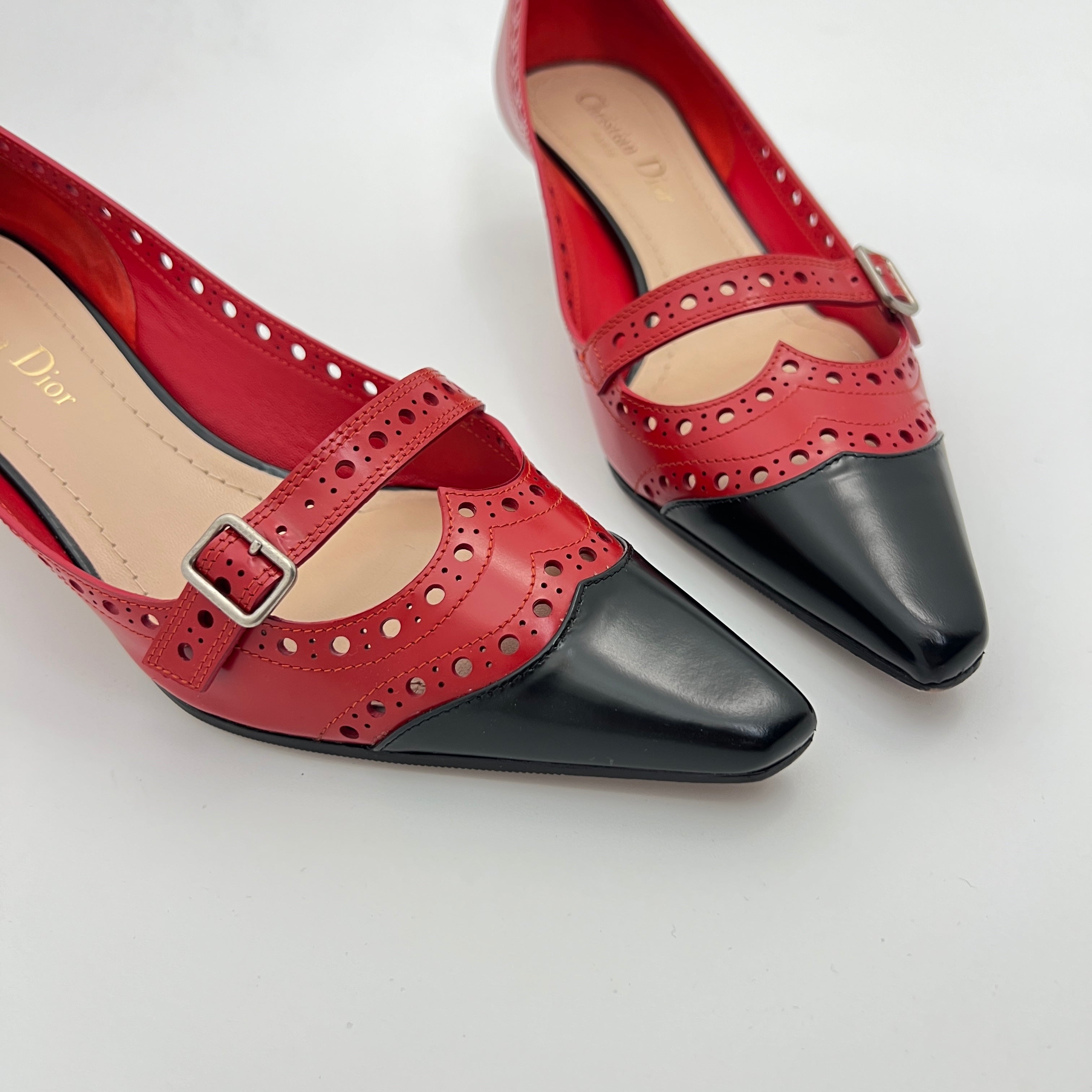 Dior | Spectadior Red Black Calfskin Kitten Heel Pump Pointed Brogue (37.5)