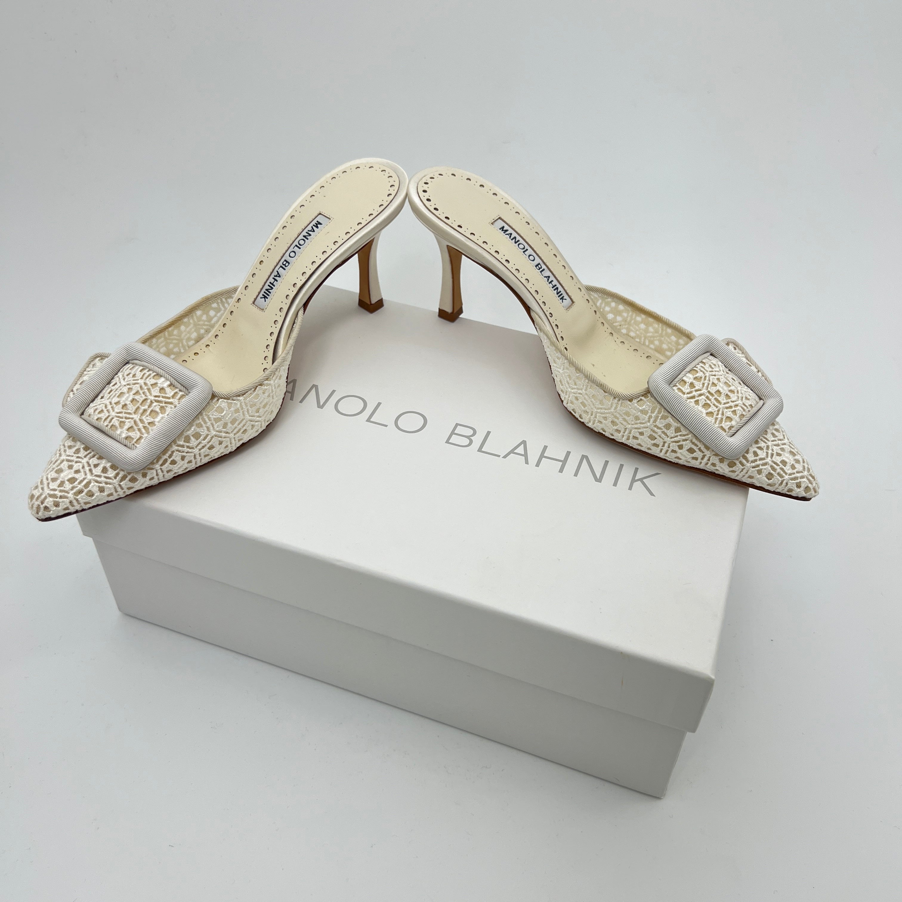 Manolo Blahnik | Maysalebi 70 Ivory Lace Dentelle Crepe de Chine Bridal Mules (36)