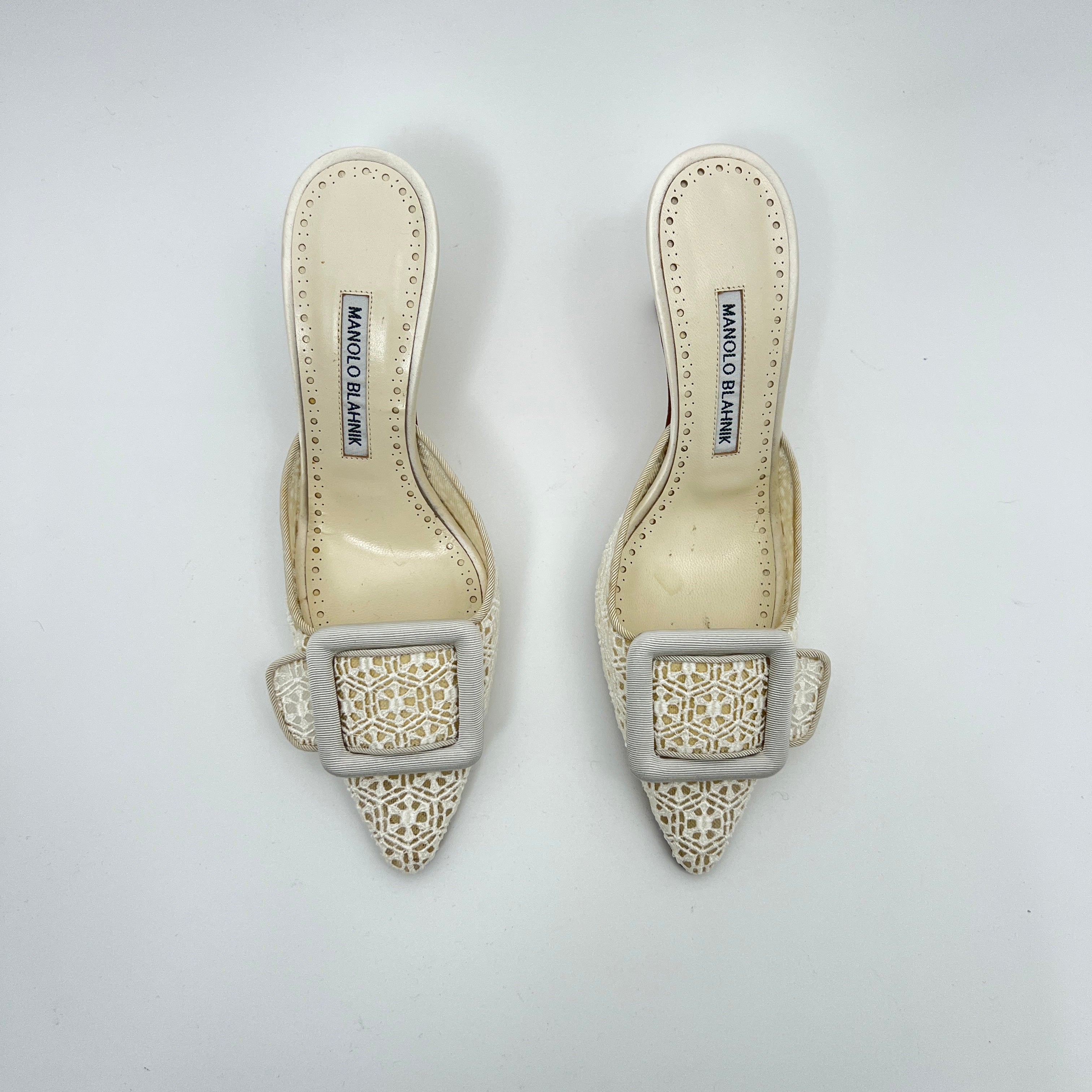 Manolo Blahnik | Maysalebi 70 Ivory Lace Dentelle Crepe de Chine Bridal Mules (36)