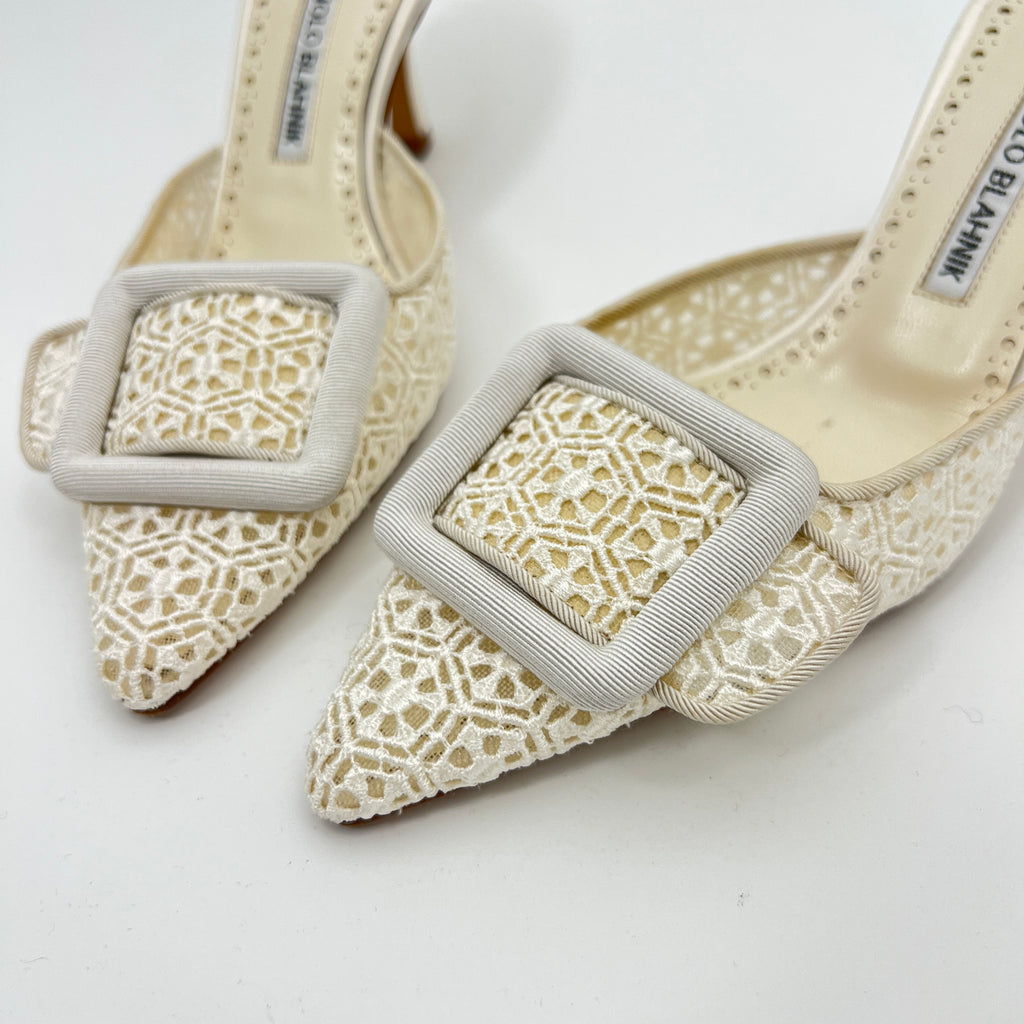 Manolo Blahnik | Maysalebi 70 Ivory Lace Dentelle Crepe de Chine Bridal Mules (36)