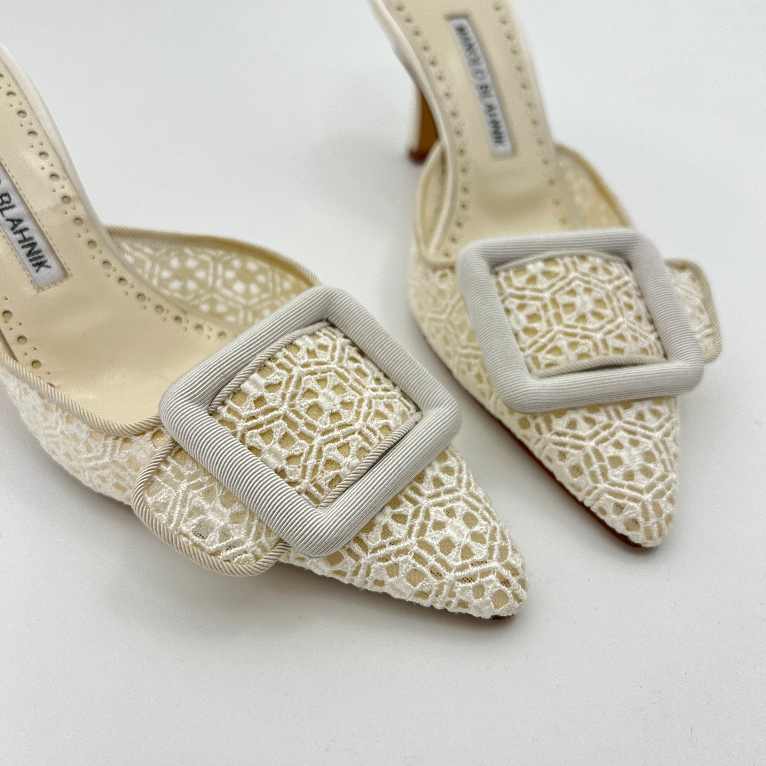 Manolo Blahnik | Maysalebi 70 Ivory Lace Dentelle Crepe de Chine Bridal Mules (36)