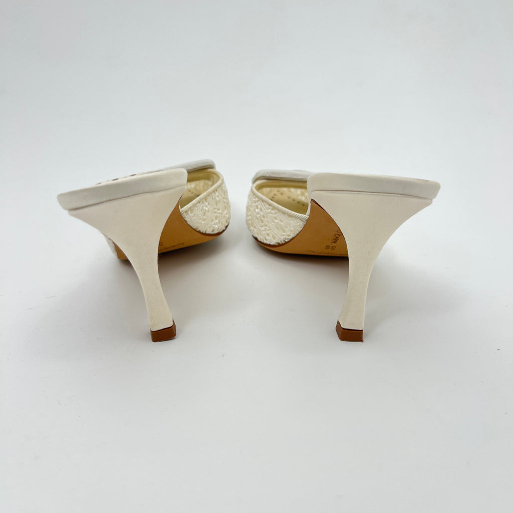 Manolo Blahnik | Maysalebi 70 Ivory Lace Dentelle Crepe de Chine Bridal Mules (36)