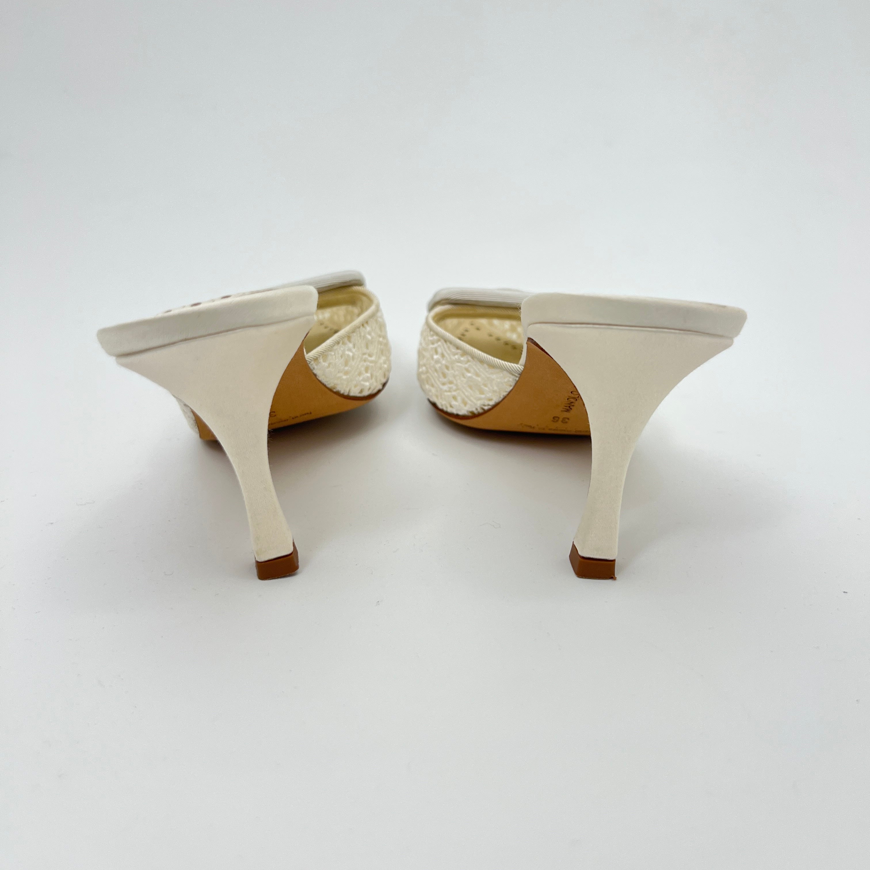 Manolo Blahnik | Maysalebi 70 Ivory Lace Dentelle Crepe de Chine Bridal Mules (36)