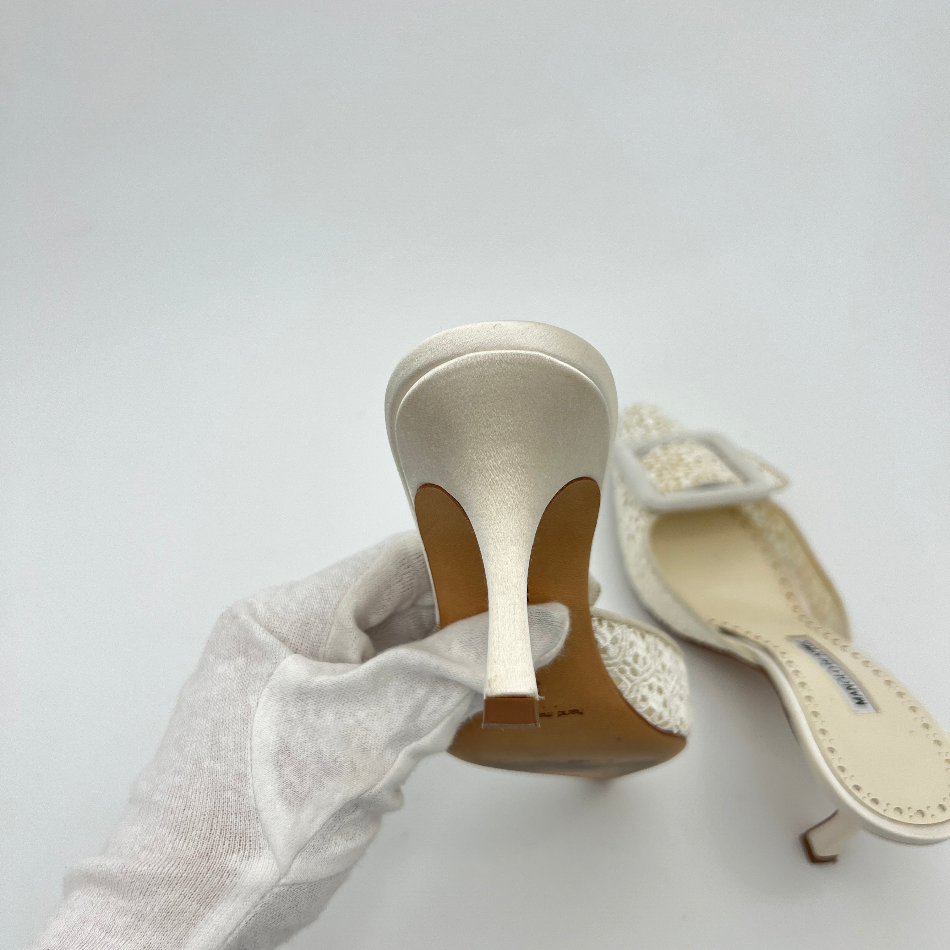 Manolo Blahnik | Maysalebi 70 Ivory Lace Dentelle Crepe de Chine Bridal Mules (36)