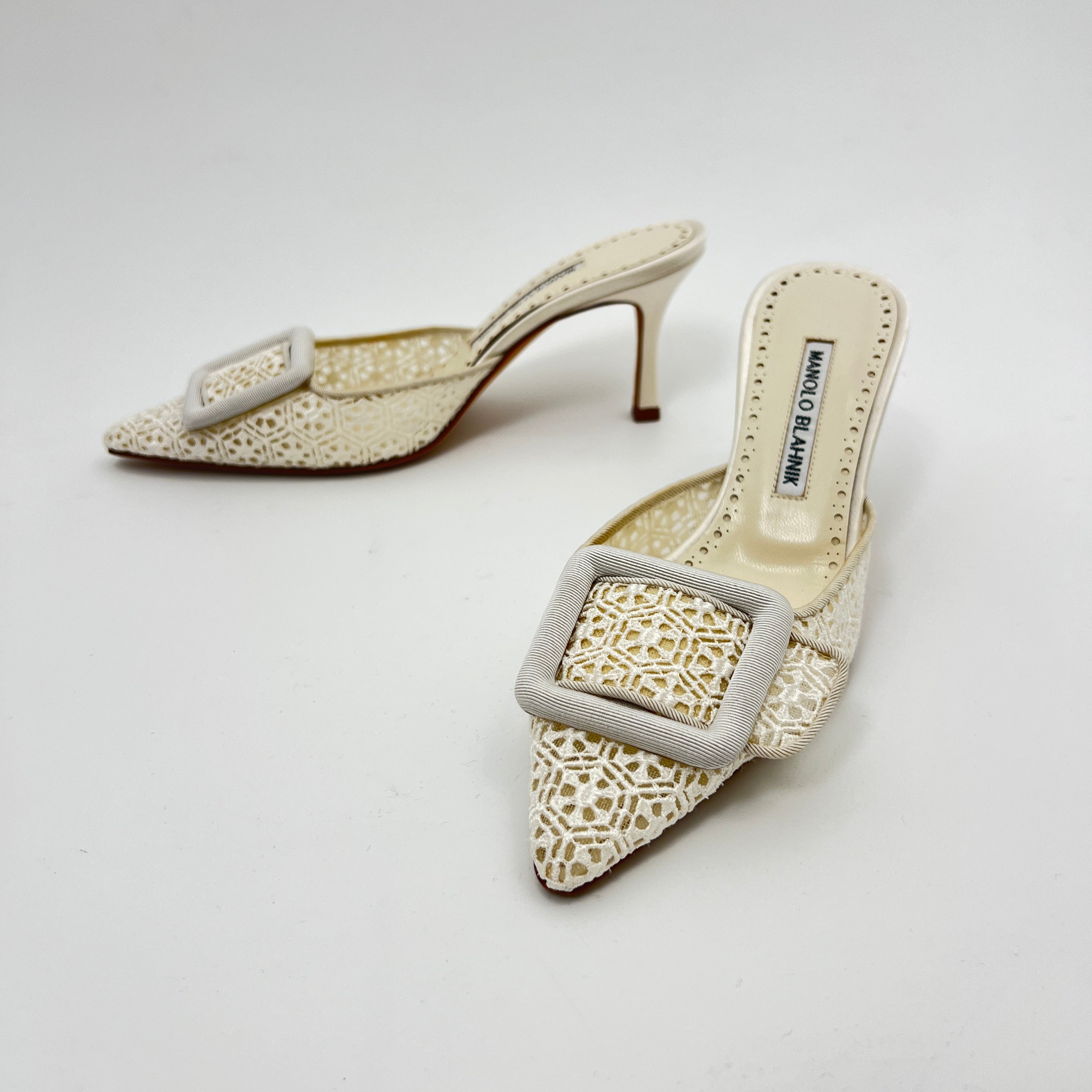 Manolo Blahnik | Maysalebi 70 Ivory Lace Dentelle Crepe de Chine Bridal Mules (36)