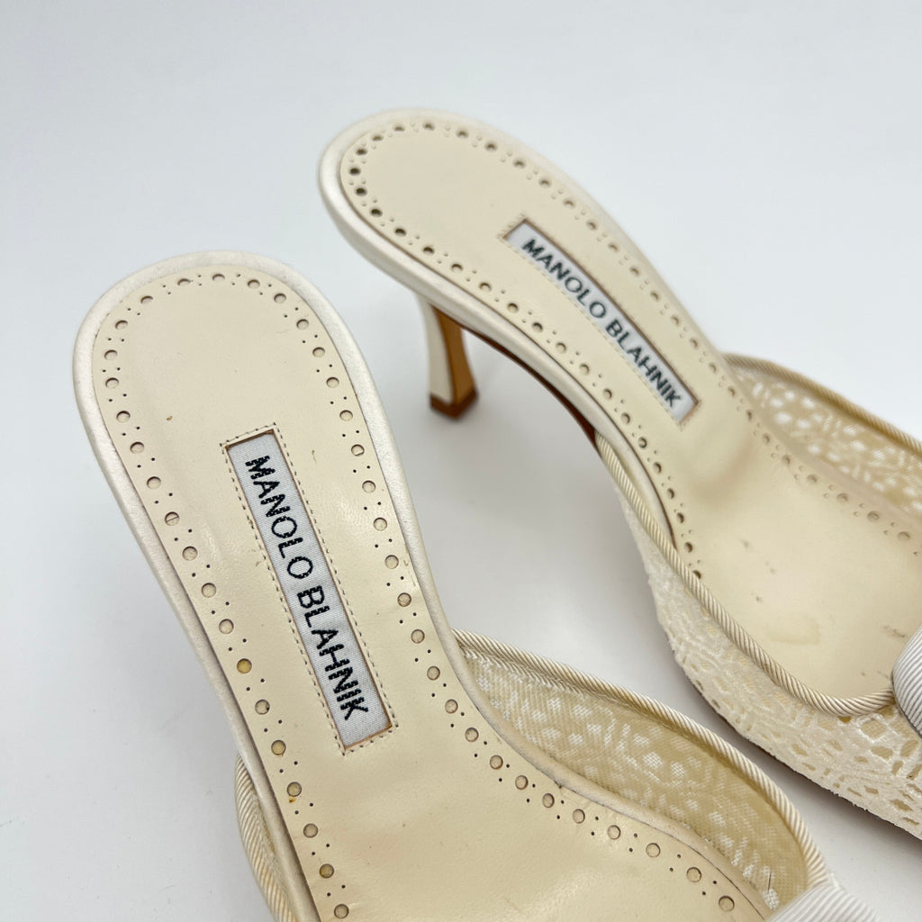 Manolo Blahnik | Maysalebi 70 Ivory Lace Dentelle Crepe de Chine Bridal Mules (36)
