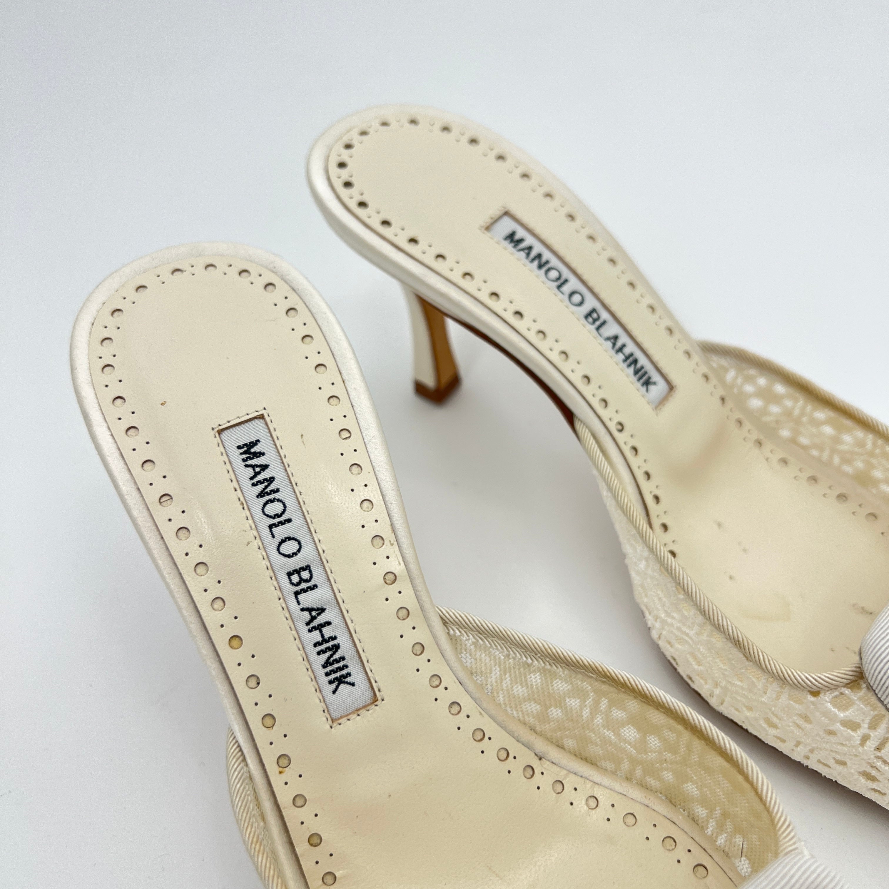 Manolo Blahnik | Maysalebi 70 Ivory Lace Dentelle Crepe de Chine Bridal Mules (36)