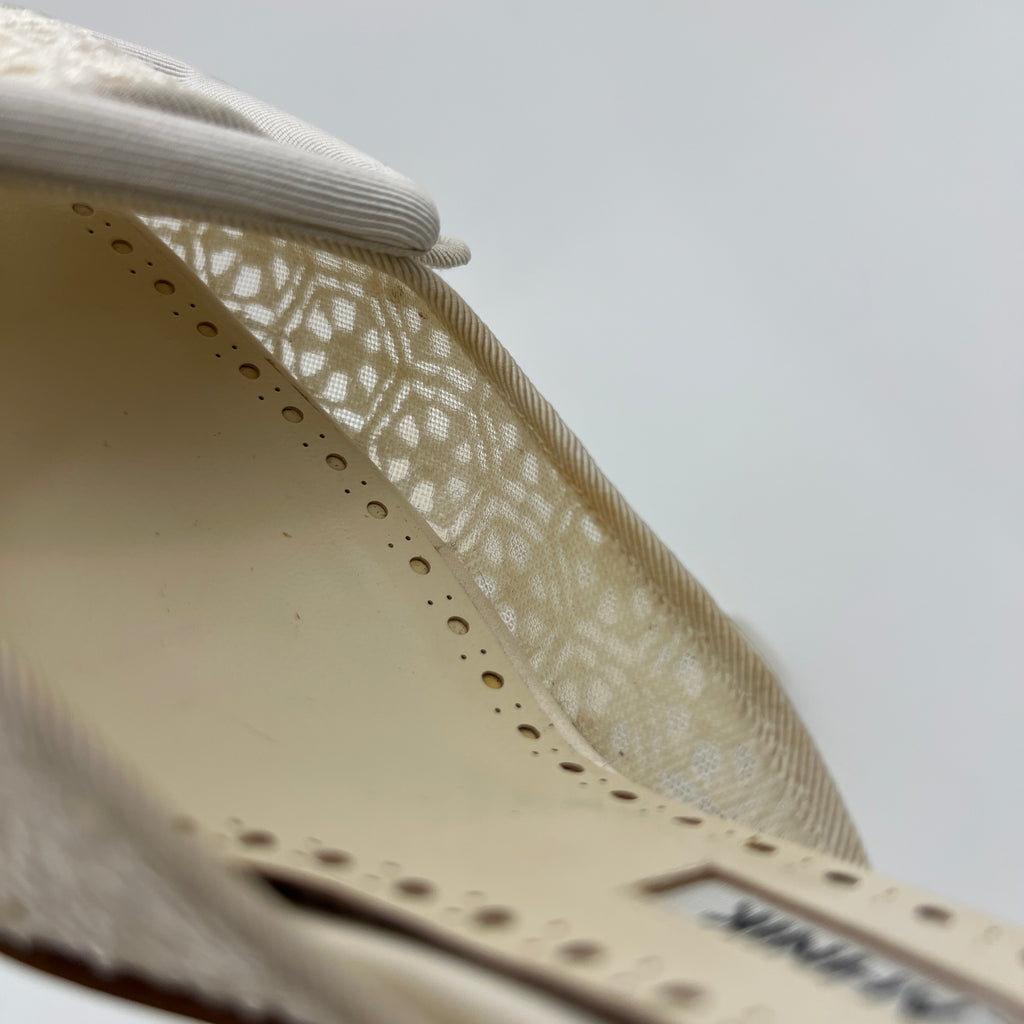 Manolo Blahnik | Maysalebi 70 Ivory Lace Dentelle Crepe de Chine Bridal Mules (36)