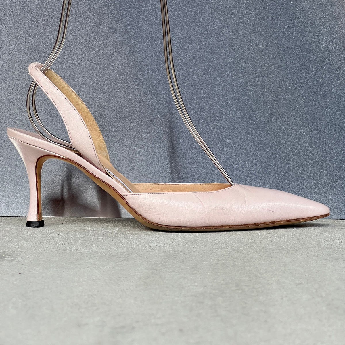 Manolo Blahnik | Carolyne Baby Pink Leather Pointed Toe Slingback Heels (37.5)