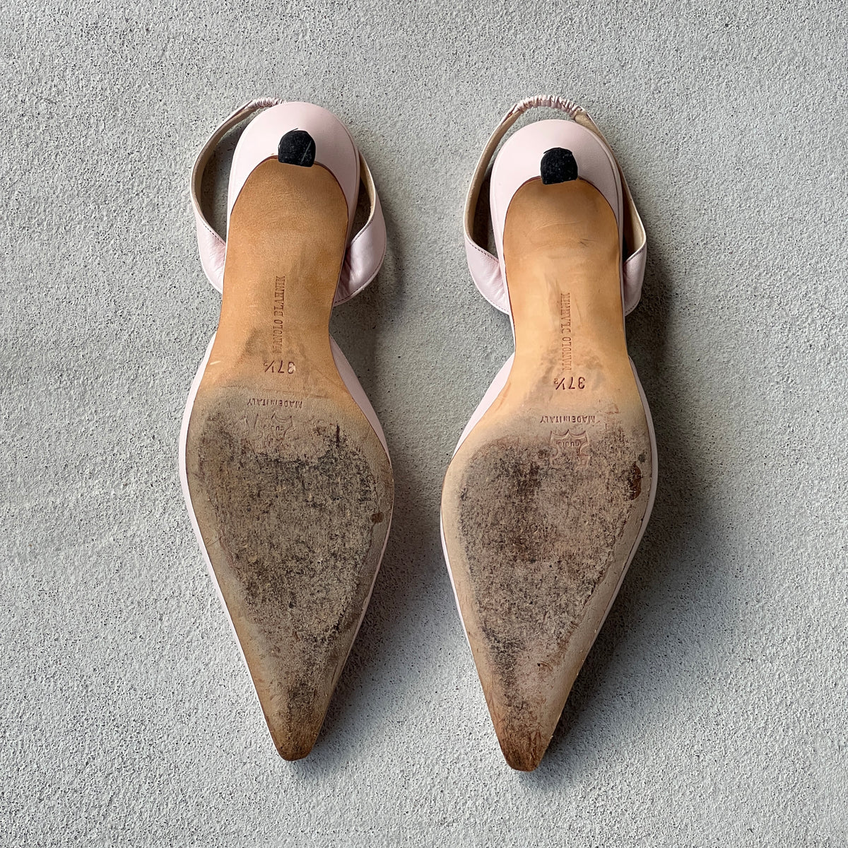 Manolo Blahnik | Carolyne Baby Pink Leather Pointed Toe Slingback Heels (37.5)