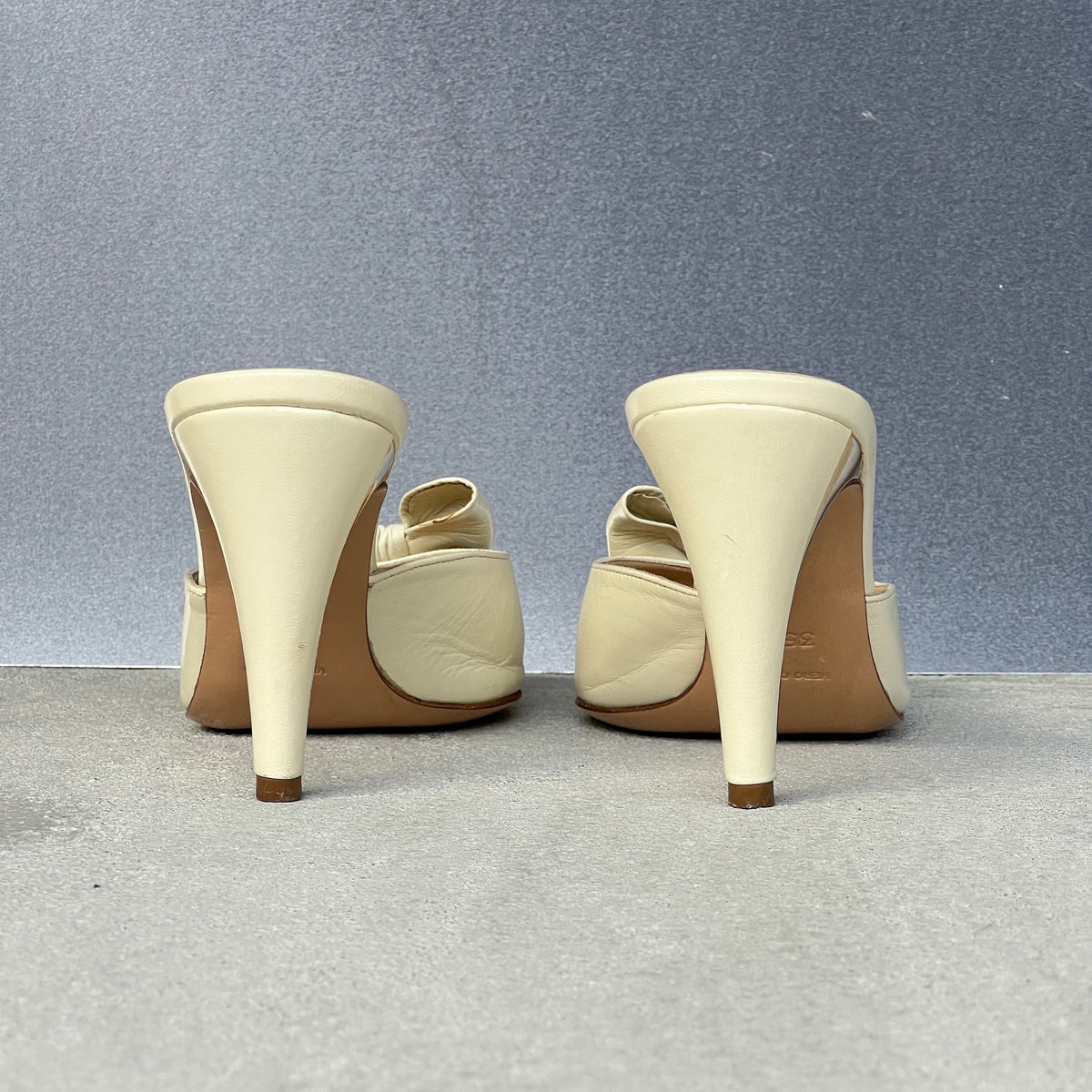 Bruno Magli | White Leather Bow Gold Metallic Heel Slide Mules (35.5)