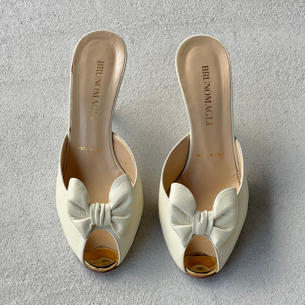 Bruno Magli | White Leather Bow Gold Metallic Heel Slide Mules (35.5)